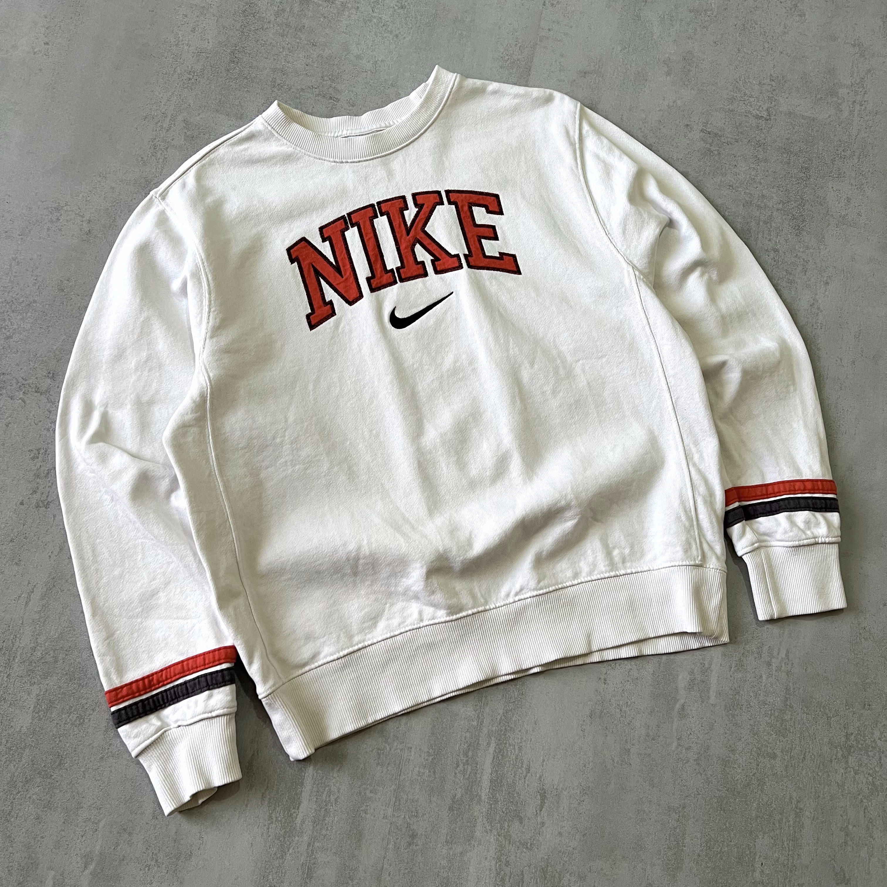 Nike 2000s embroidered sweatshirt (S)