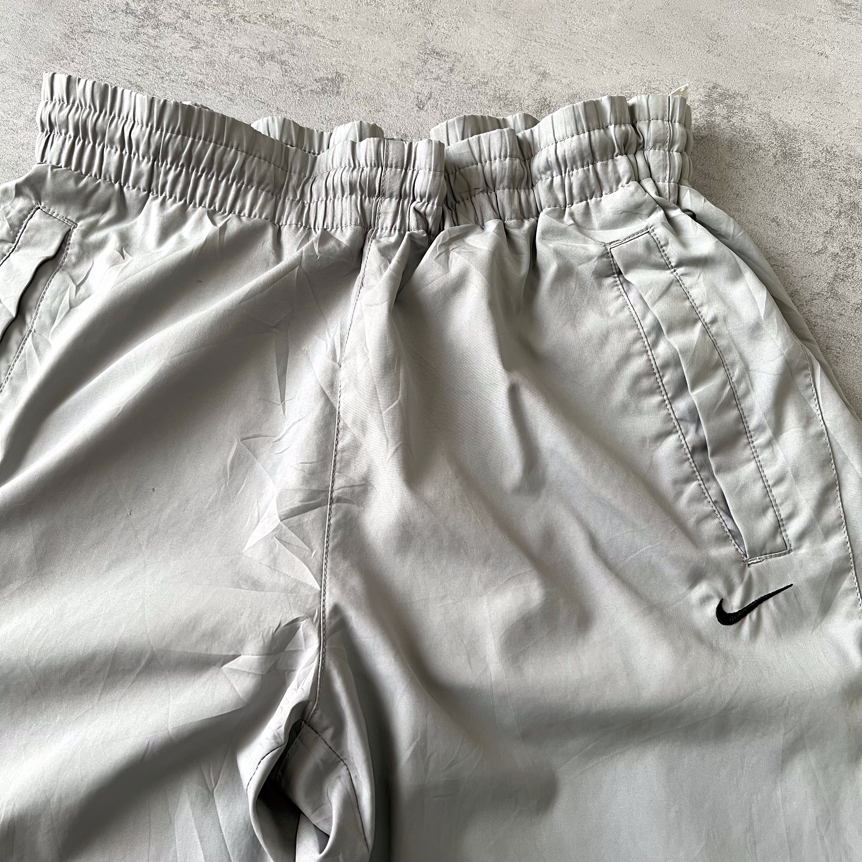 Nike 2000S trackpants (M)