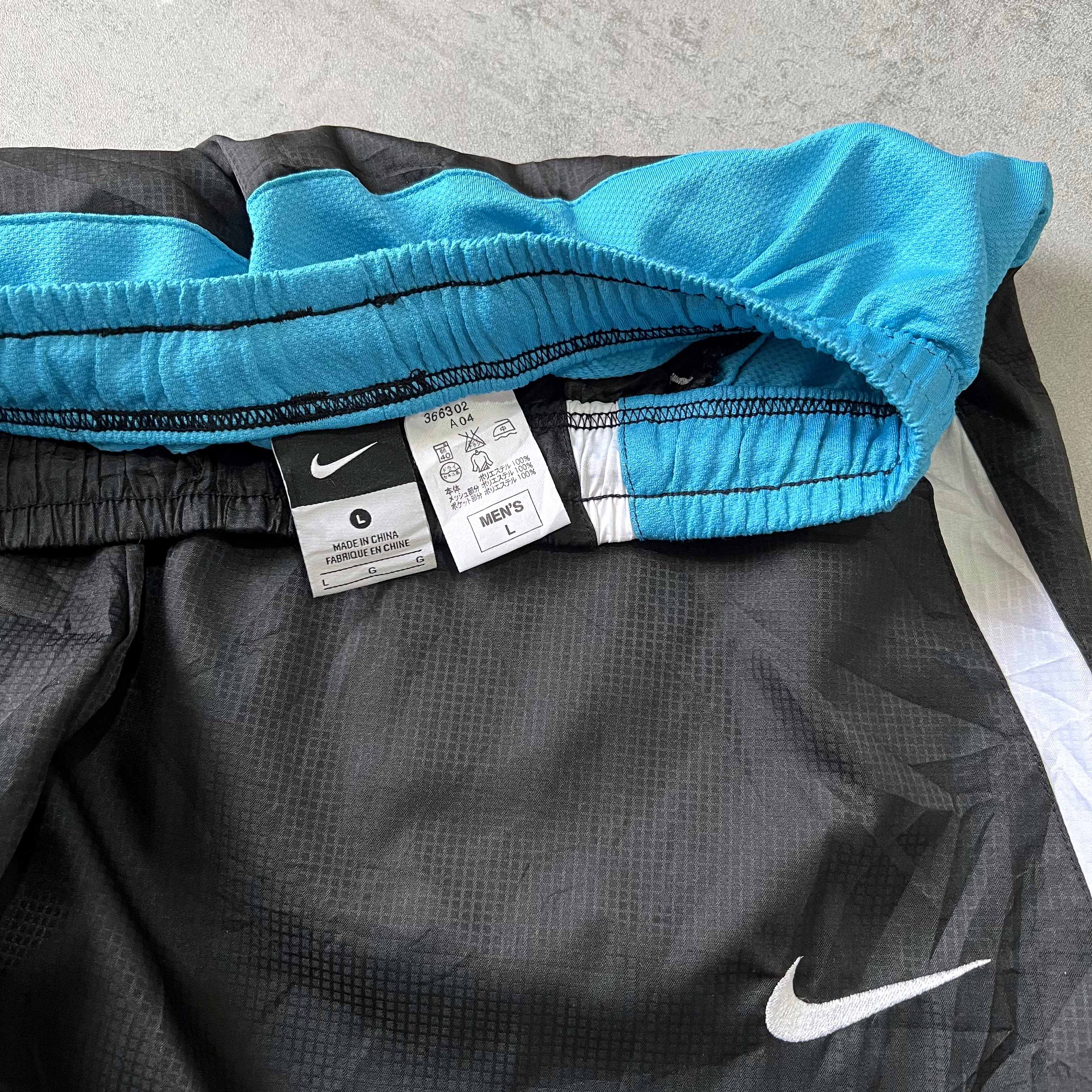 Nike RARE 2000s trackpants (L)