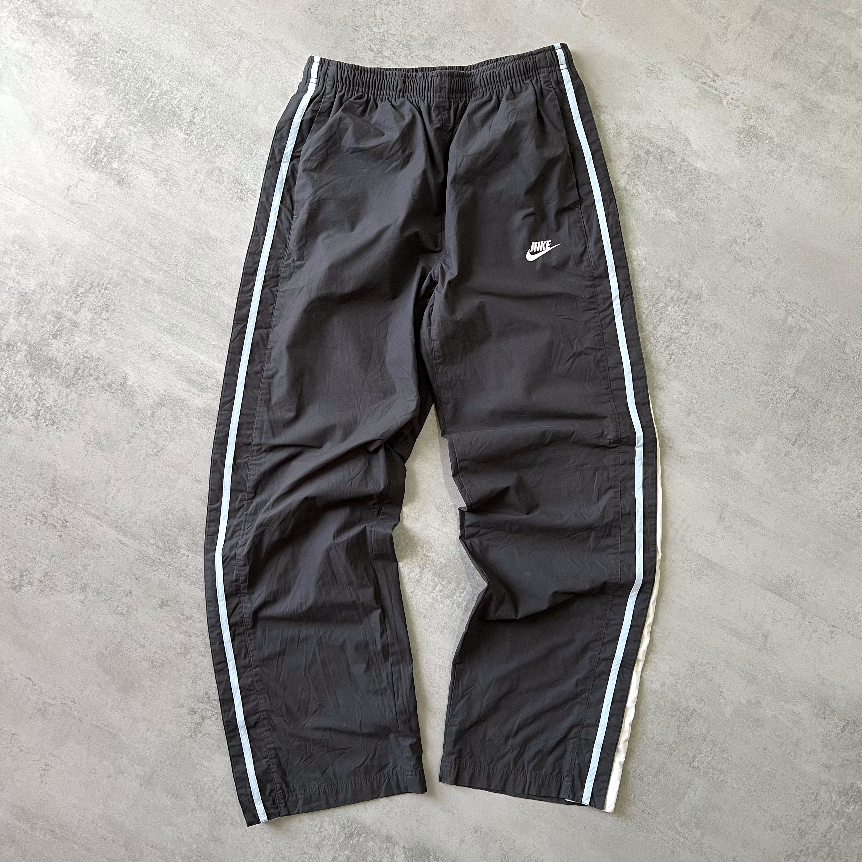 Nike 2000s trackpants (L)