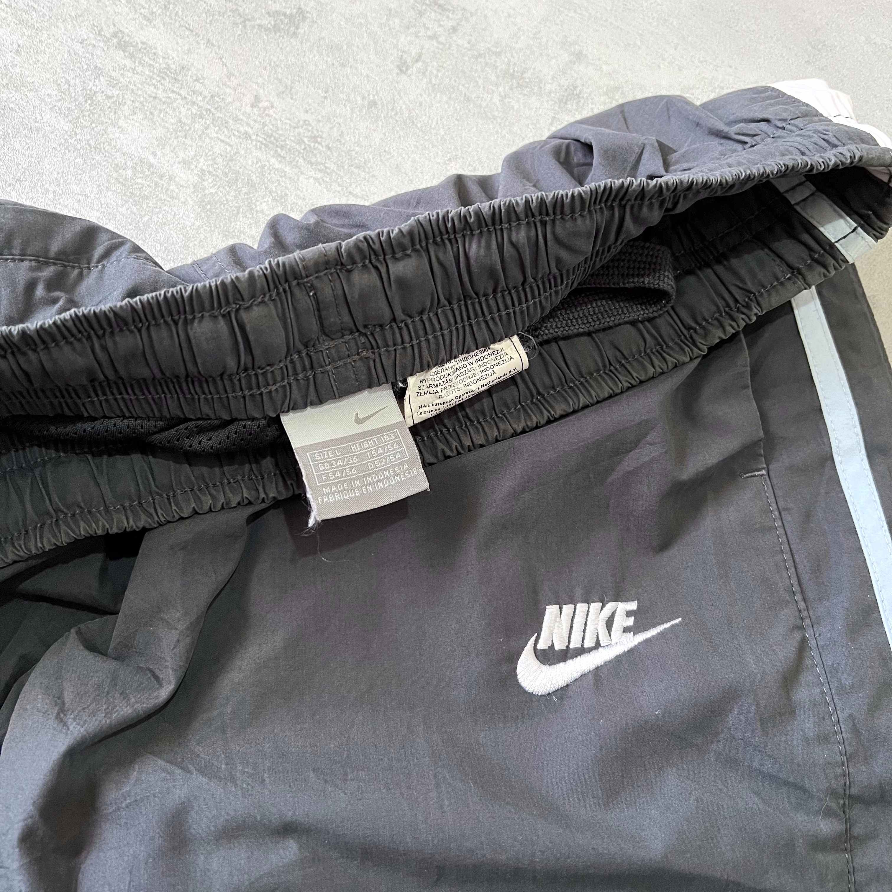 Nike 2000s trackpants (L)