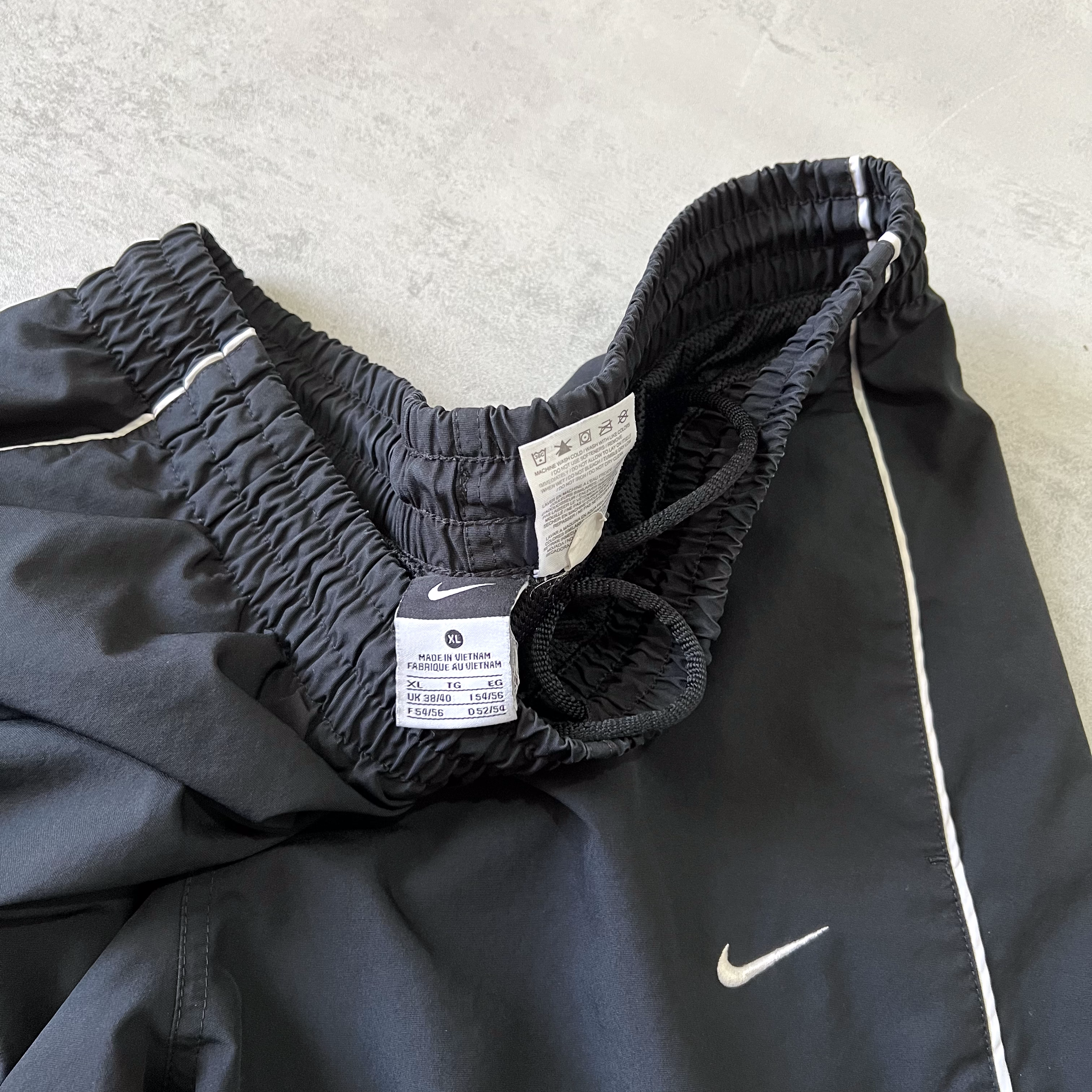 Nike RARE 2000s trackpants (XL)