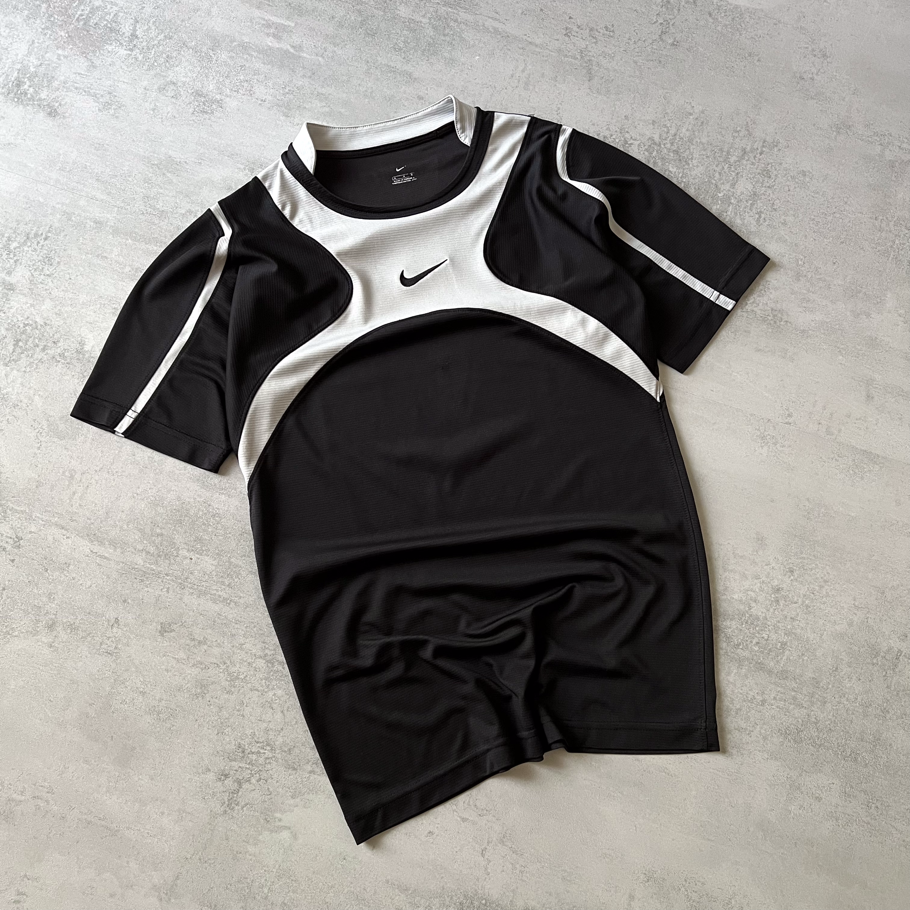 Nike central logo t-shirt (XL)