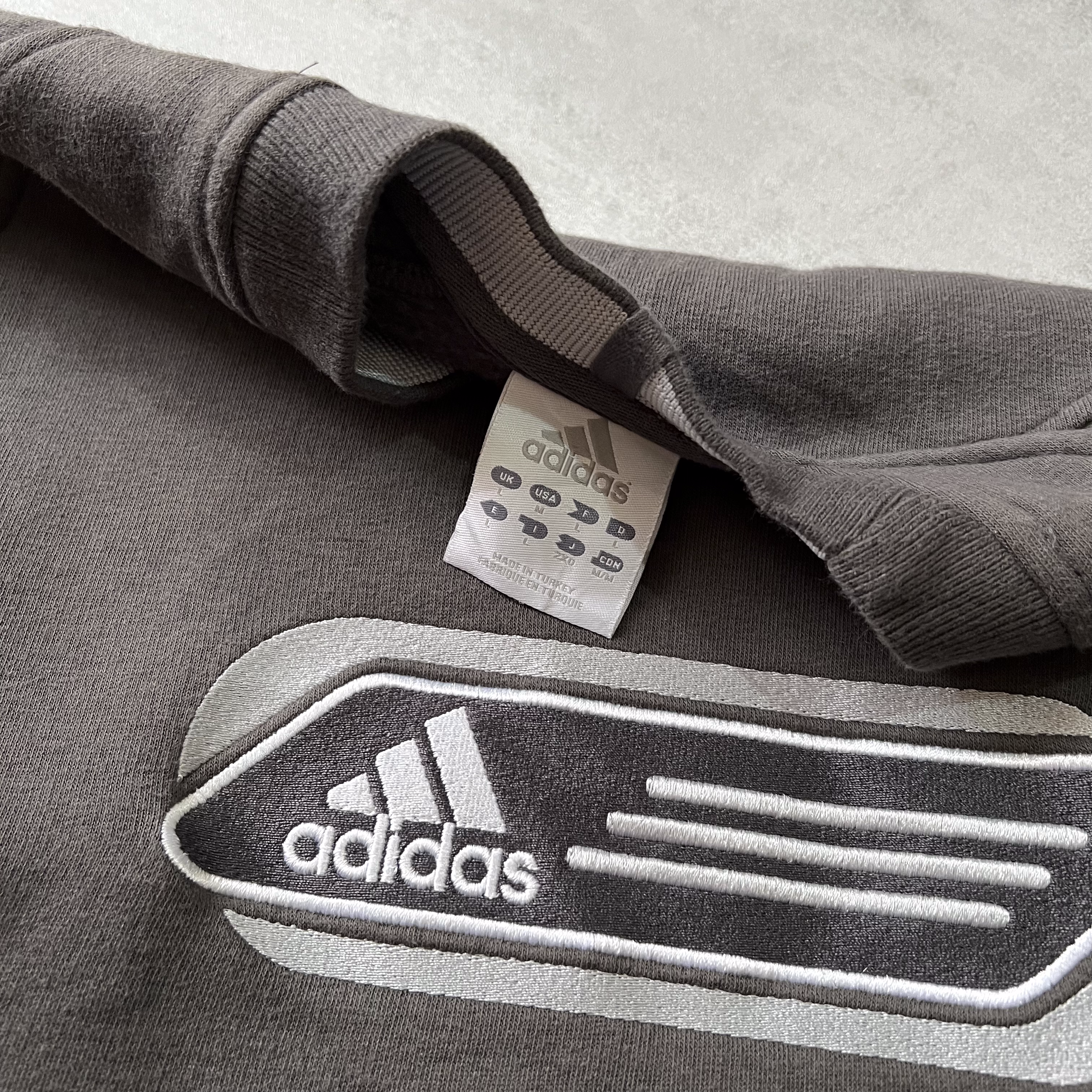 Adidas RARE 2000s sweatshirt (L)