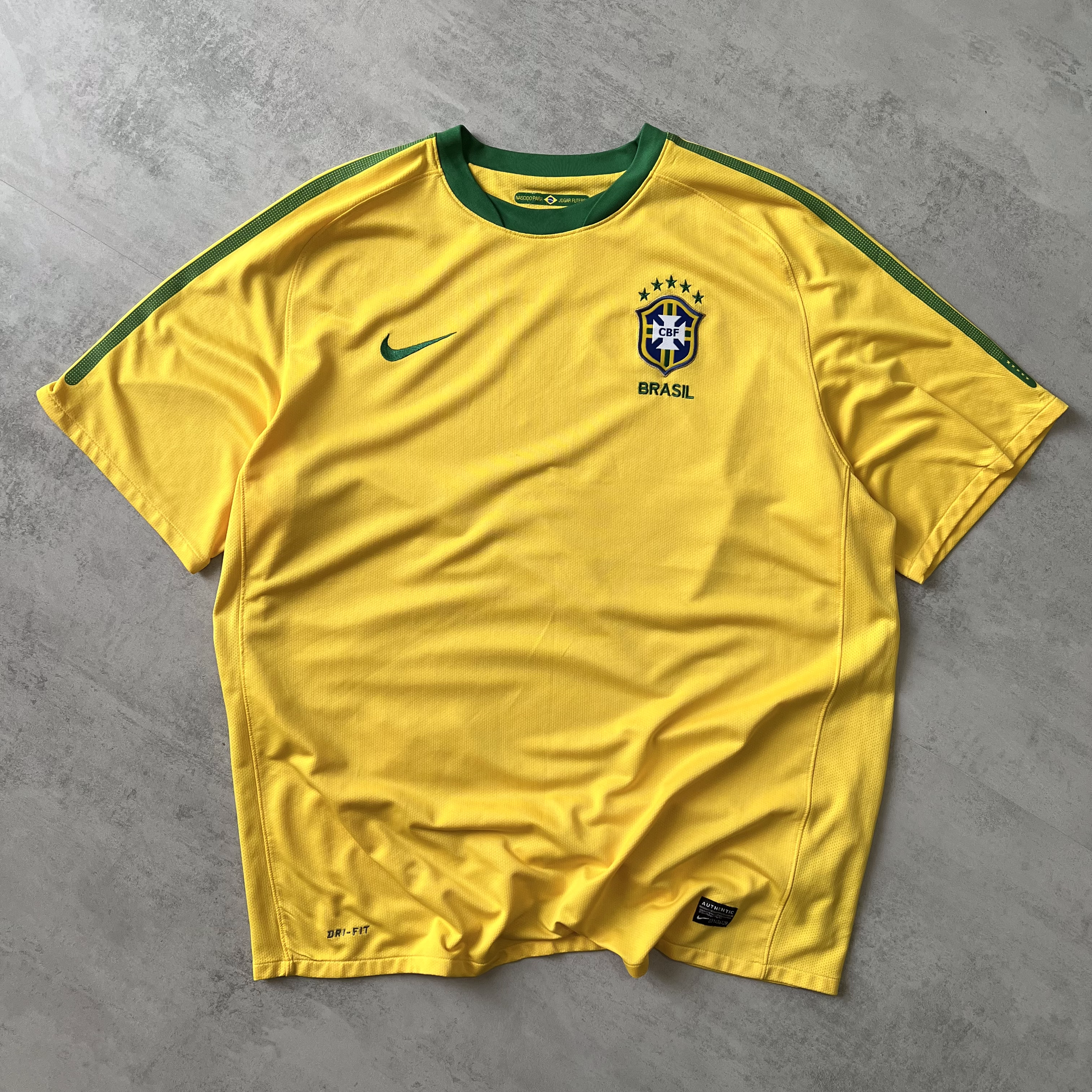 Nike Brasil 2000s t-shirt (XL)