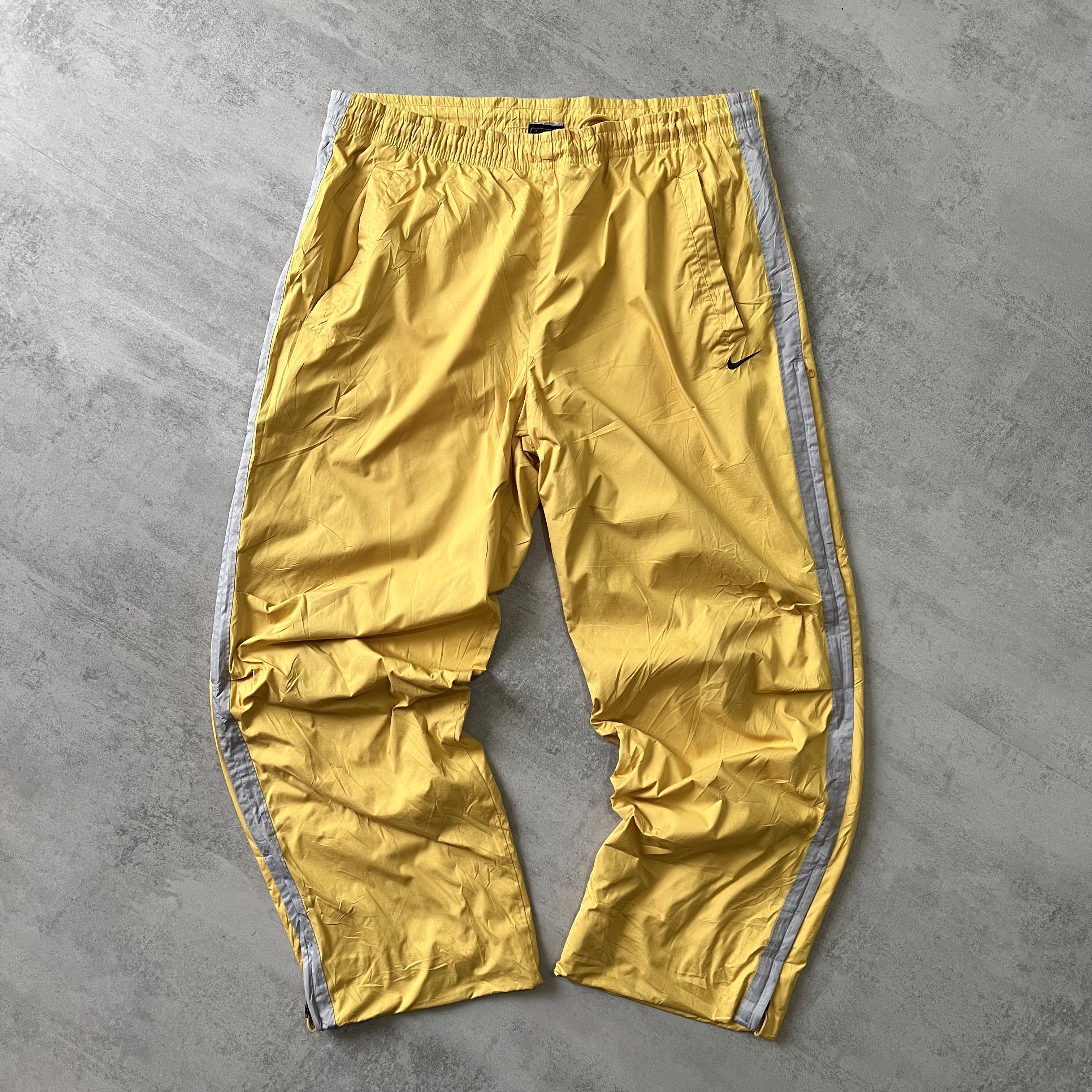 Nike 2000s trackpants (M)