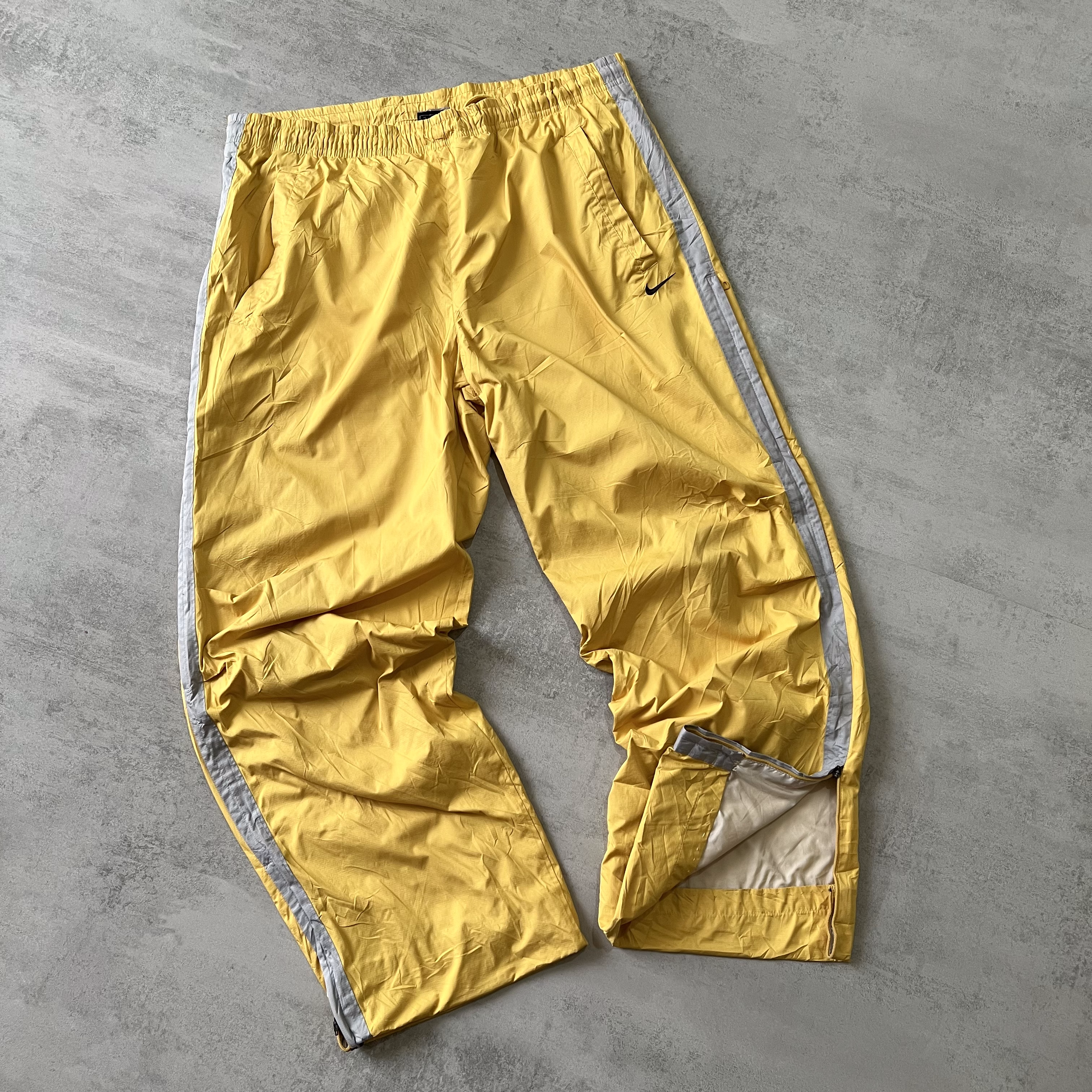 Nike 2000s trackpants (M)