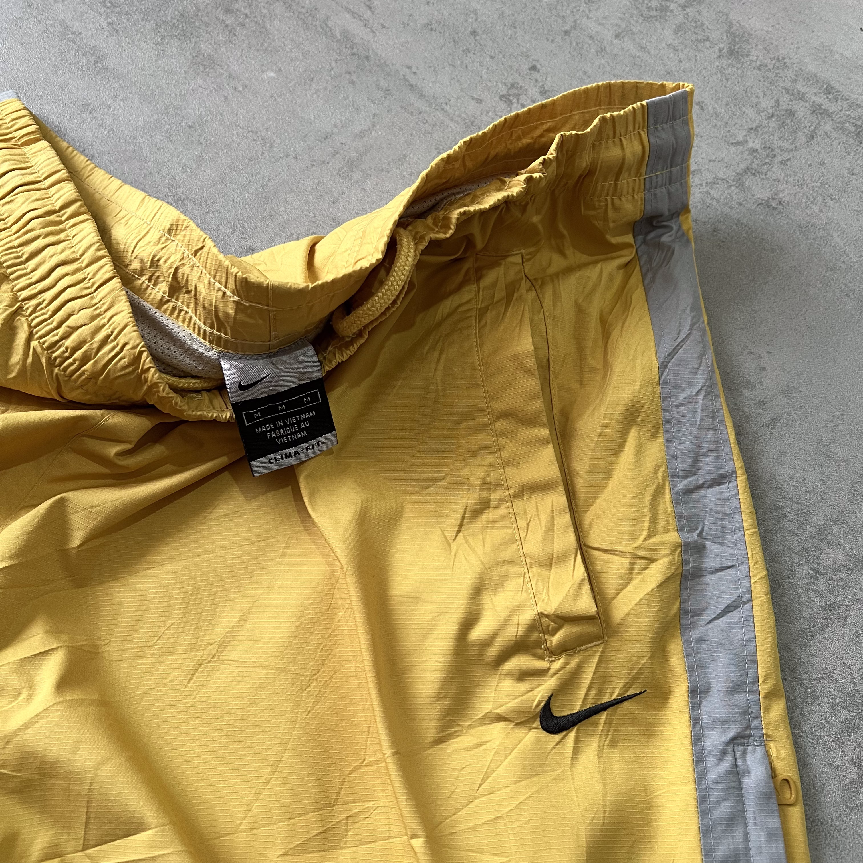 Nike 2000s trackpants (M)