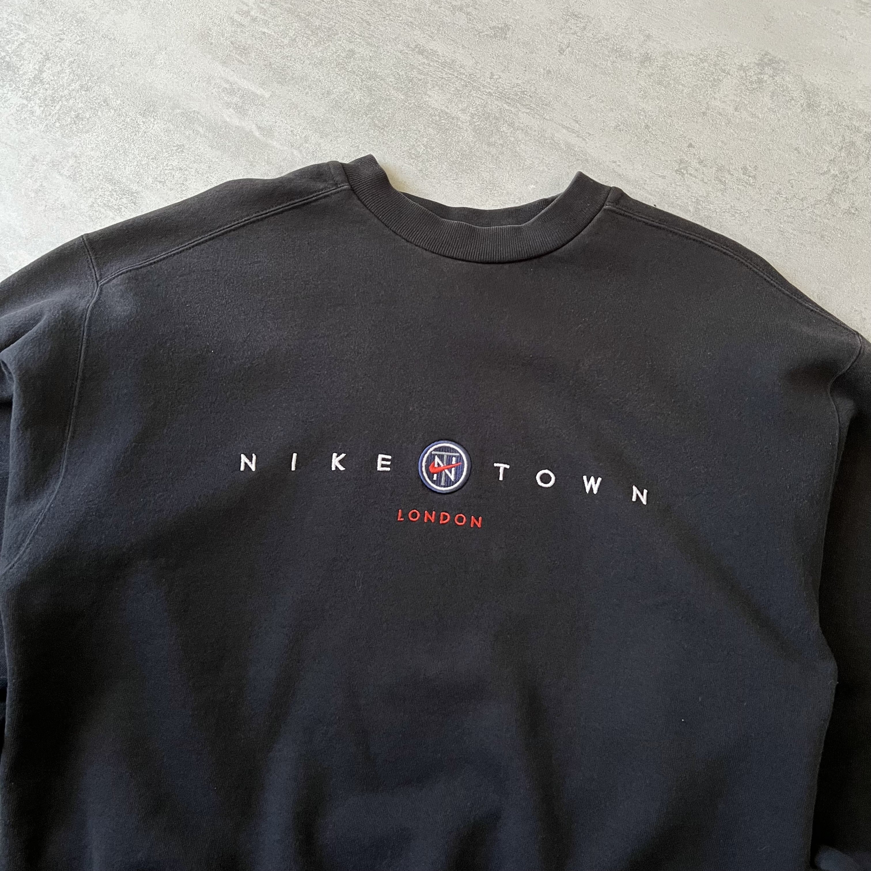 Nike Town London RARE 2000s sweatshirt (M)