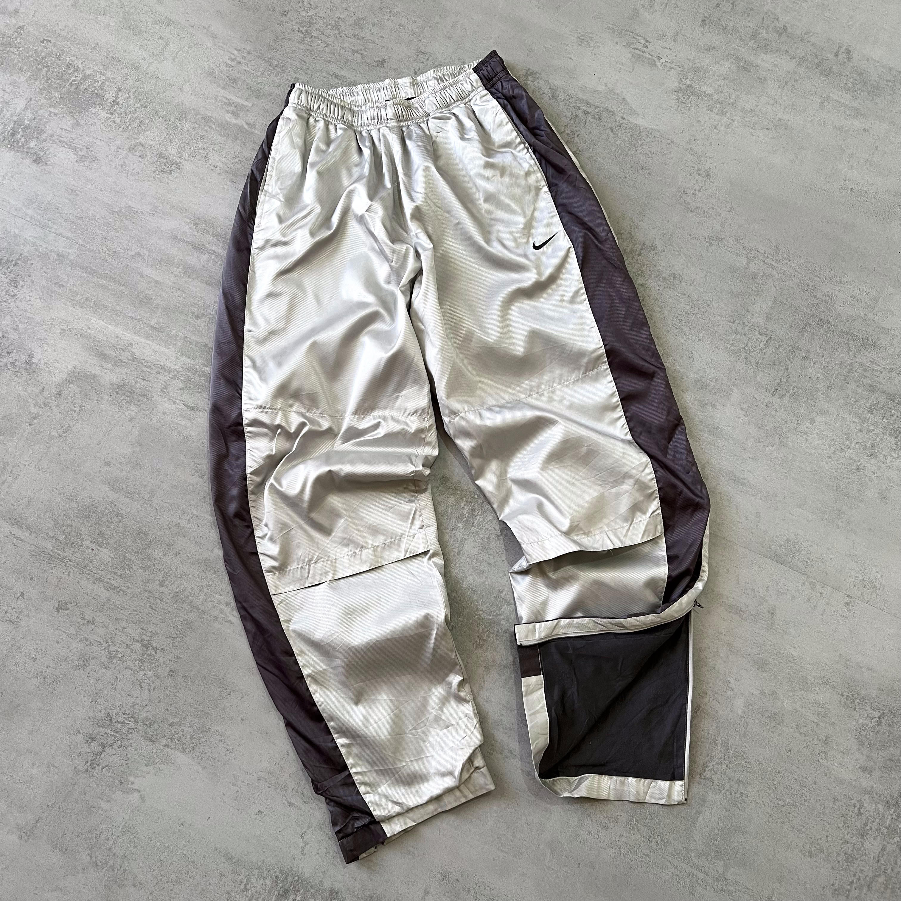 Nike RARE 2000s trackpants (M)