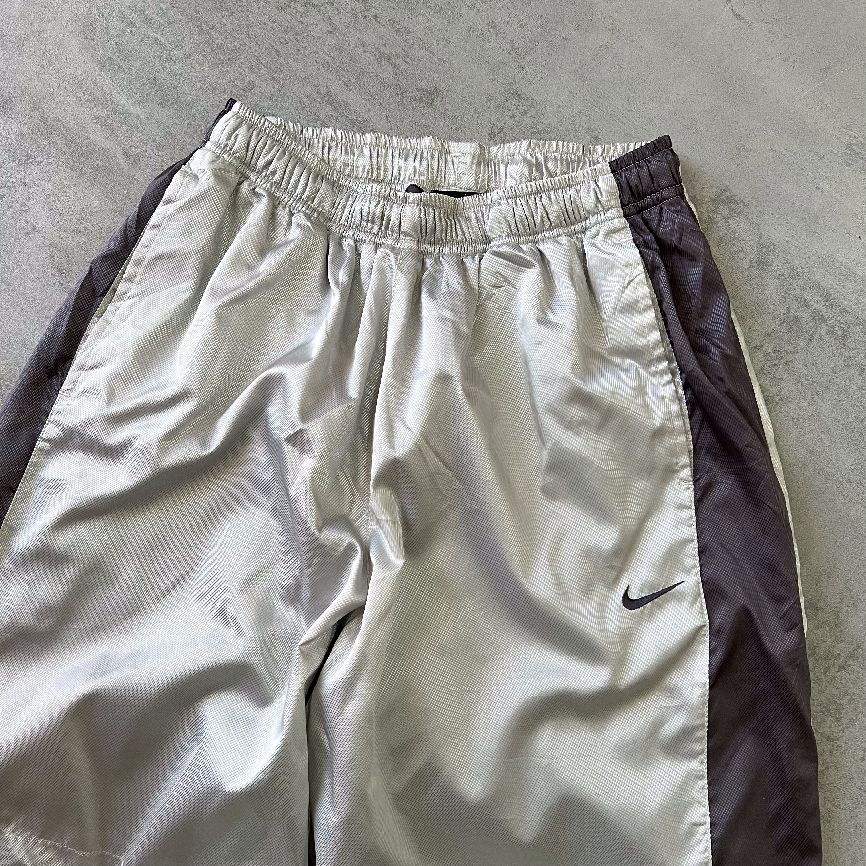 Nike RARE 2000s trackpants (M)