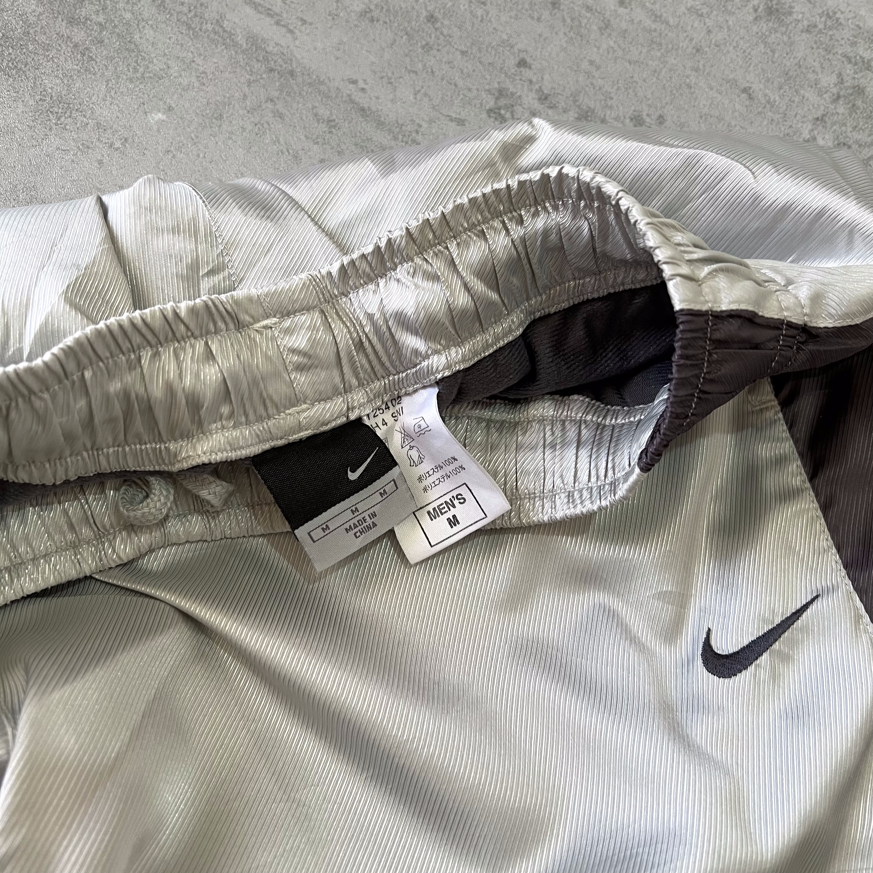Nike RARE 2000s trackpants (M)