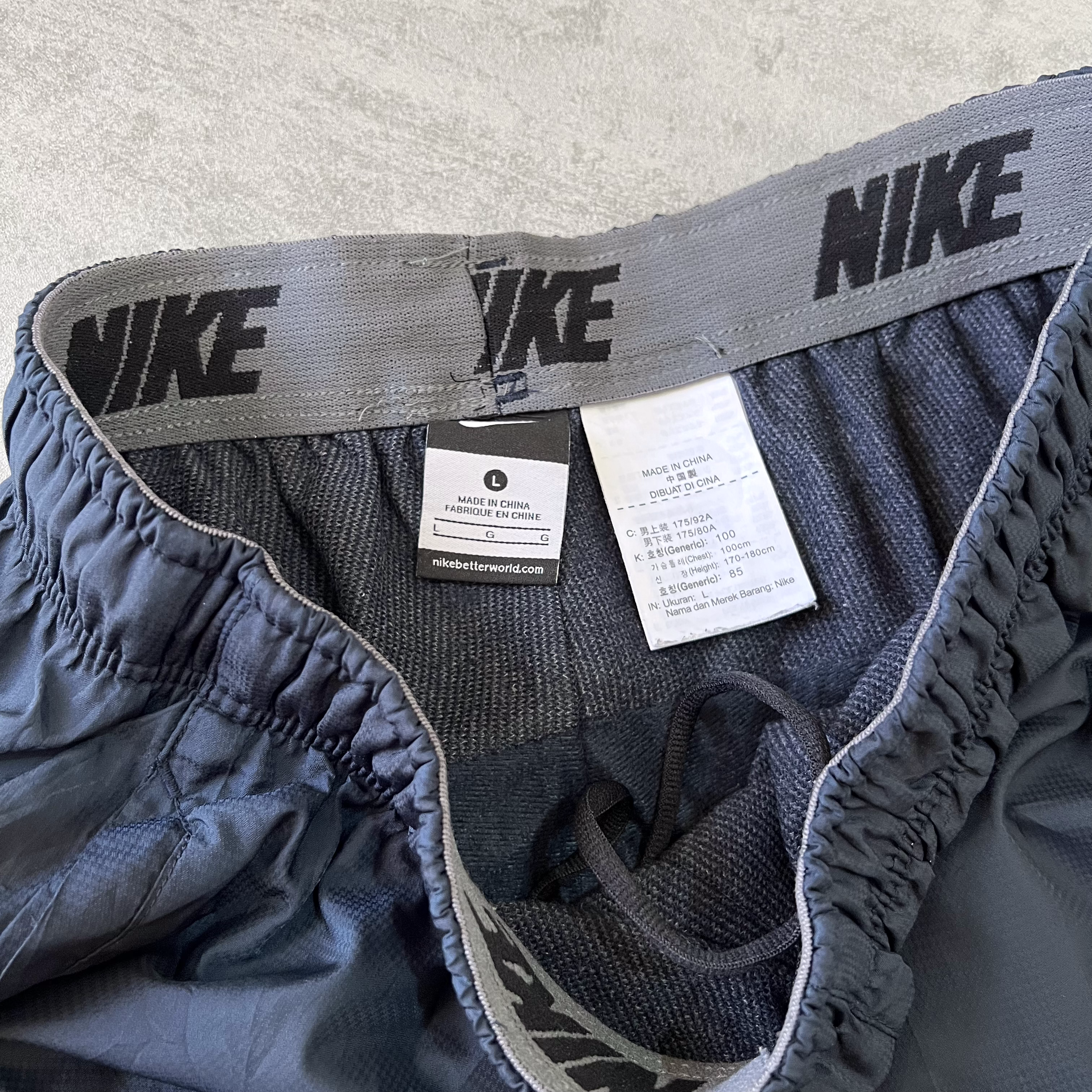 Nike 2000s trackpants (L)