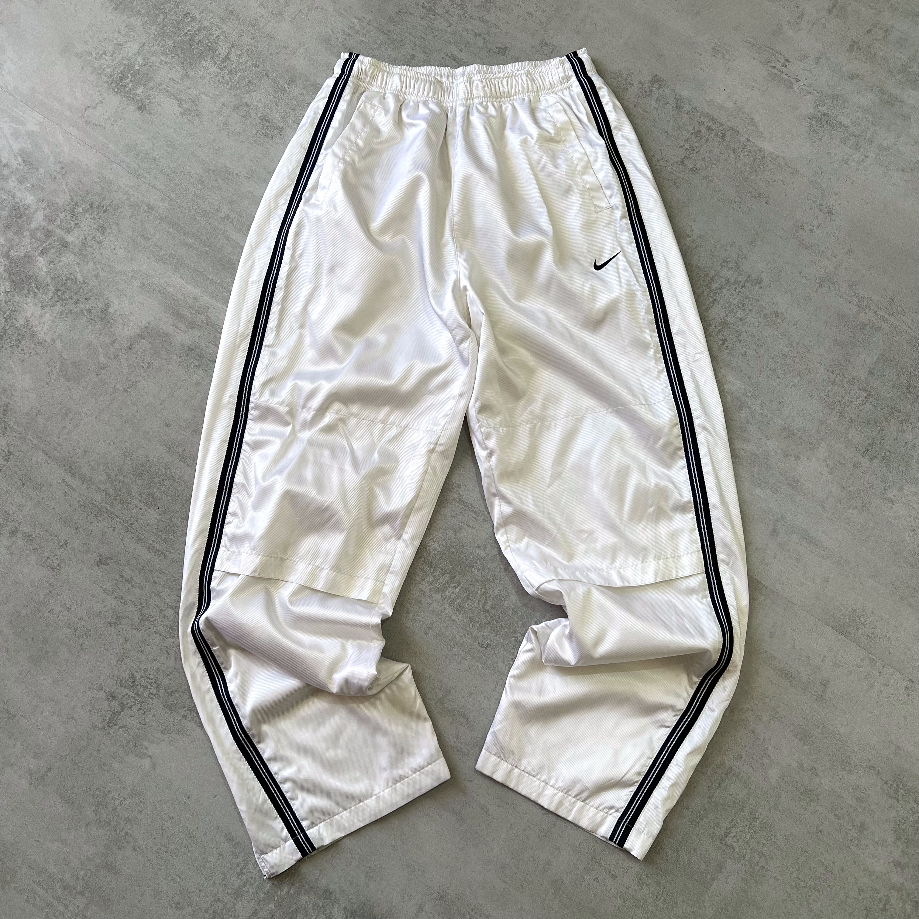 Nike RARE 2000s trackpants (L)