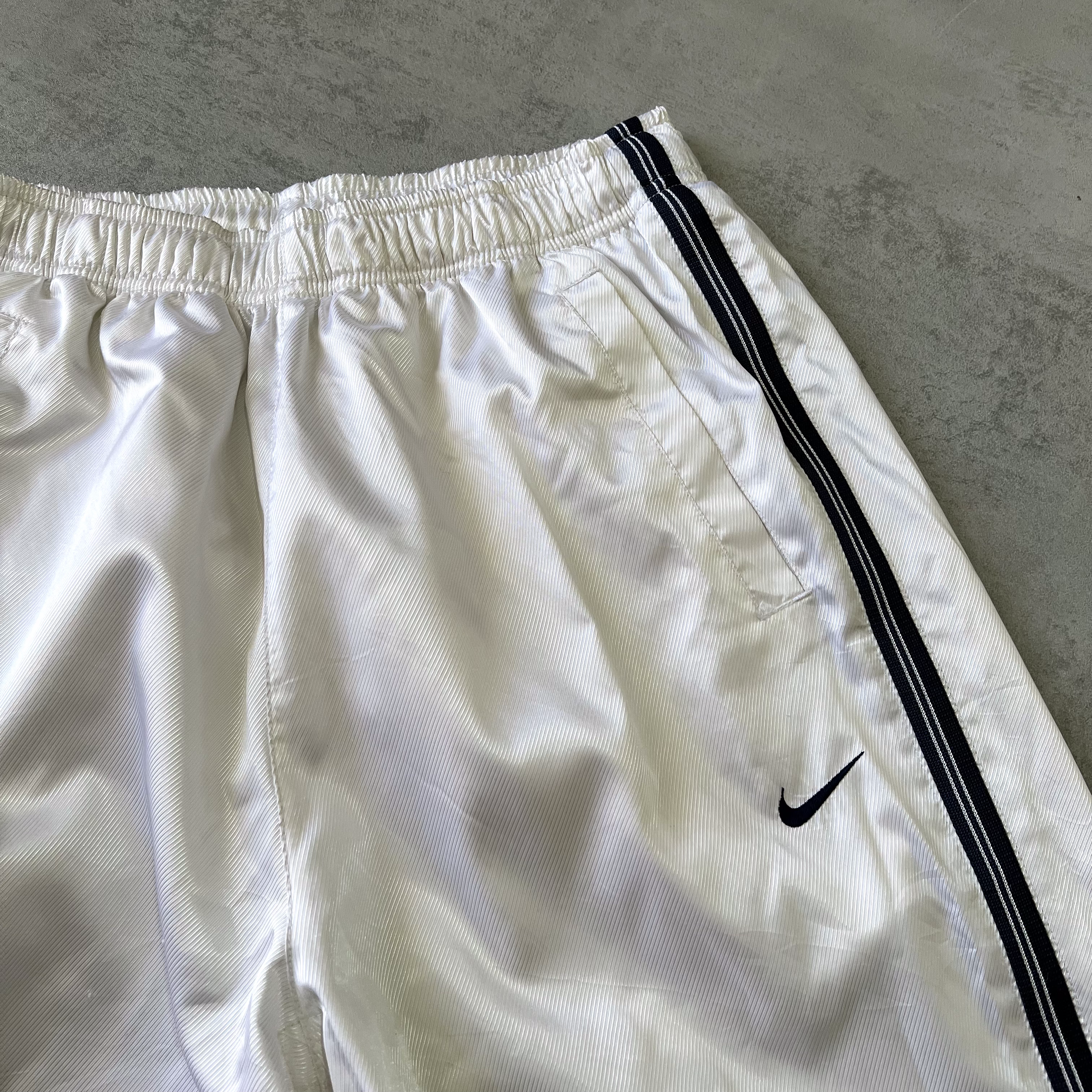 Nike RARE 2000s trackpants (L)