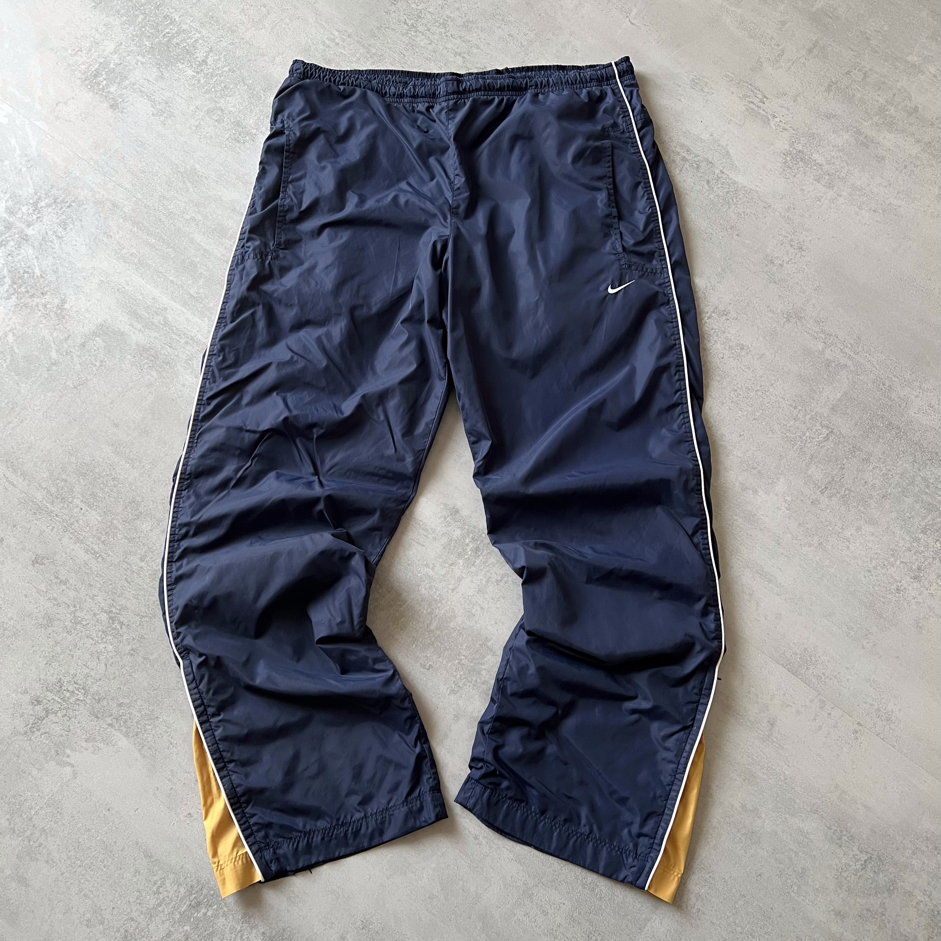 Nike 2000s trackpants (M)