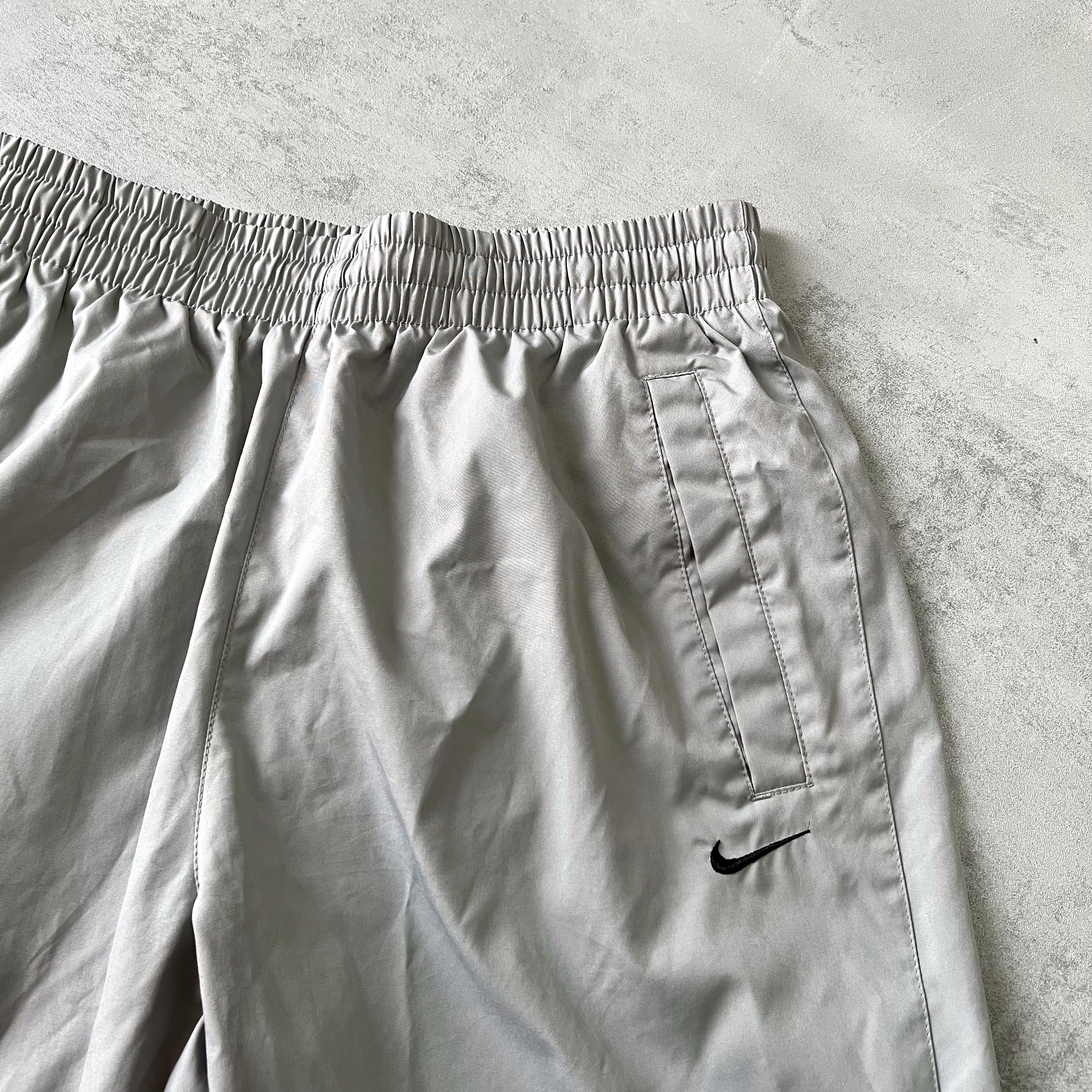 Nike 2000s trackpants (L)