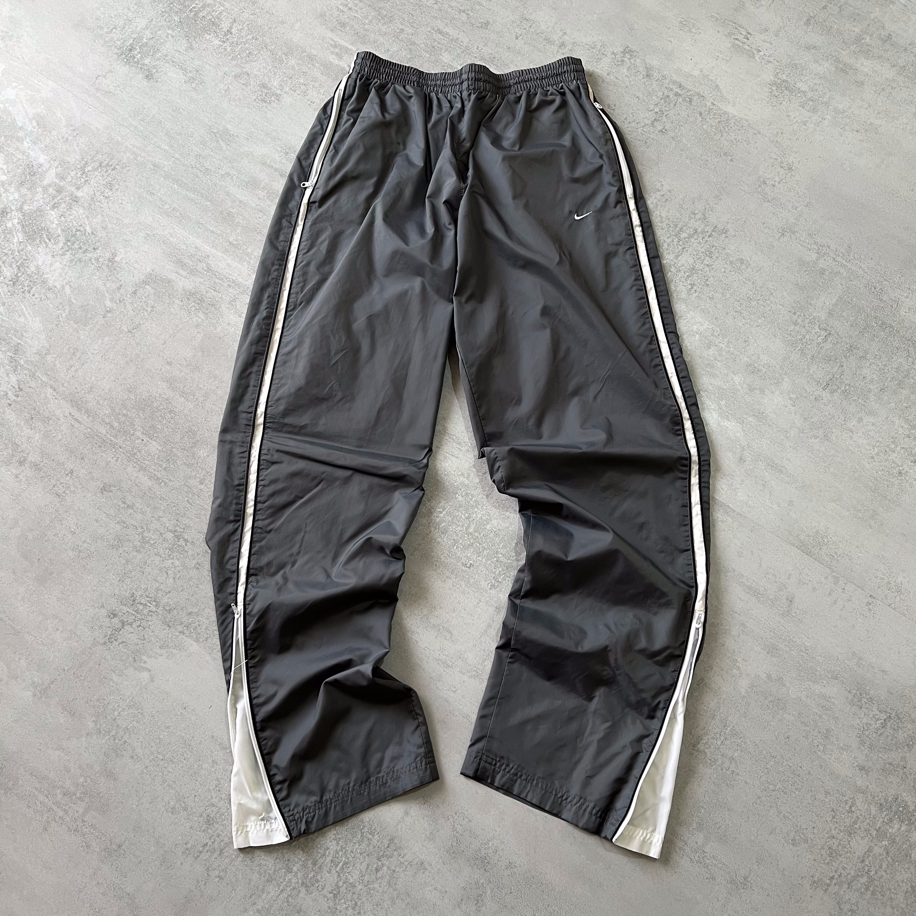 Nike RARE 2000s trackpants (M)
