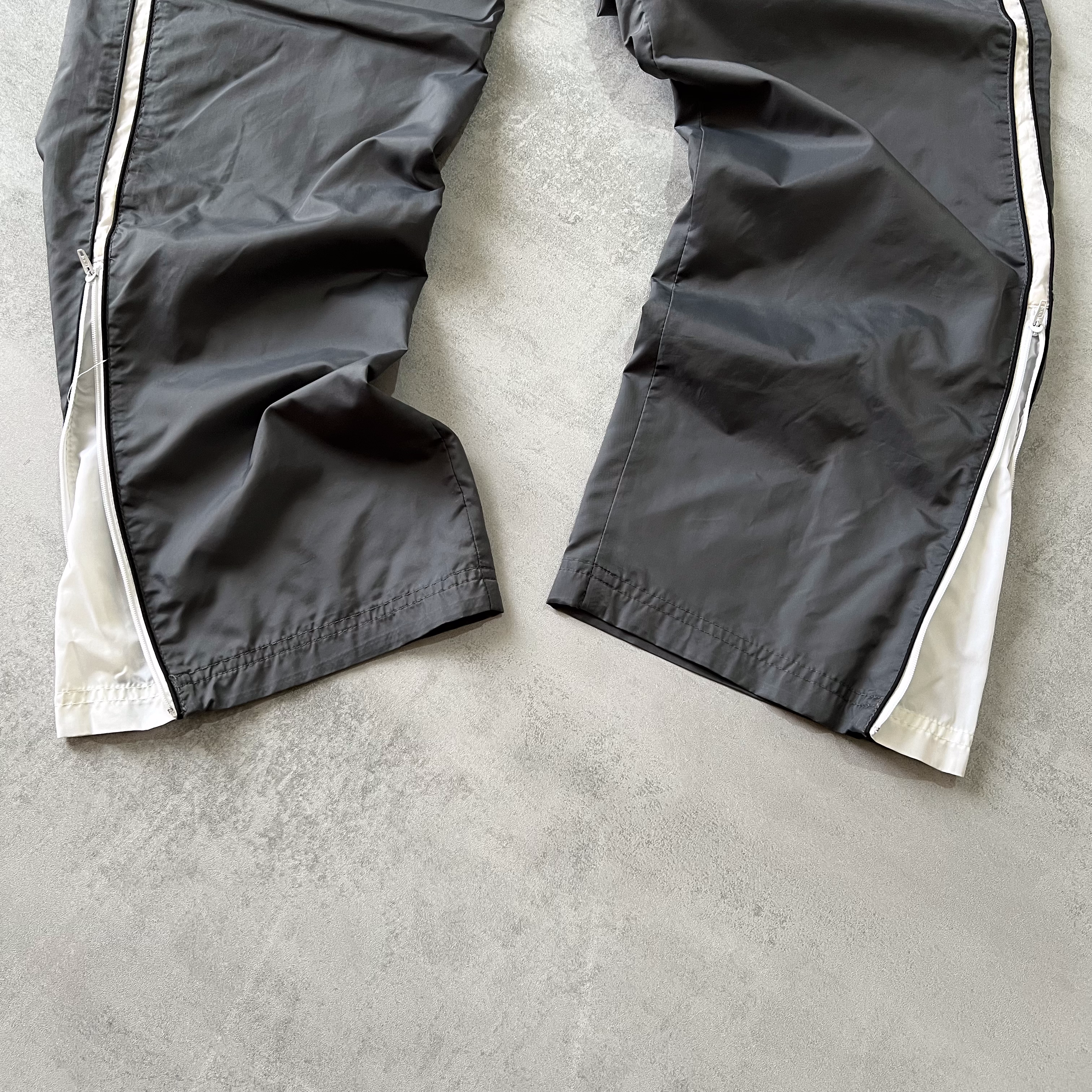 Nike RARE 2000s trackpants (M)