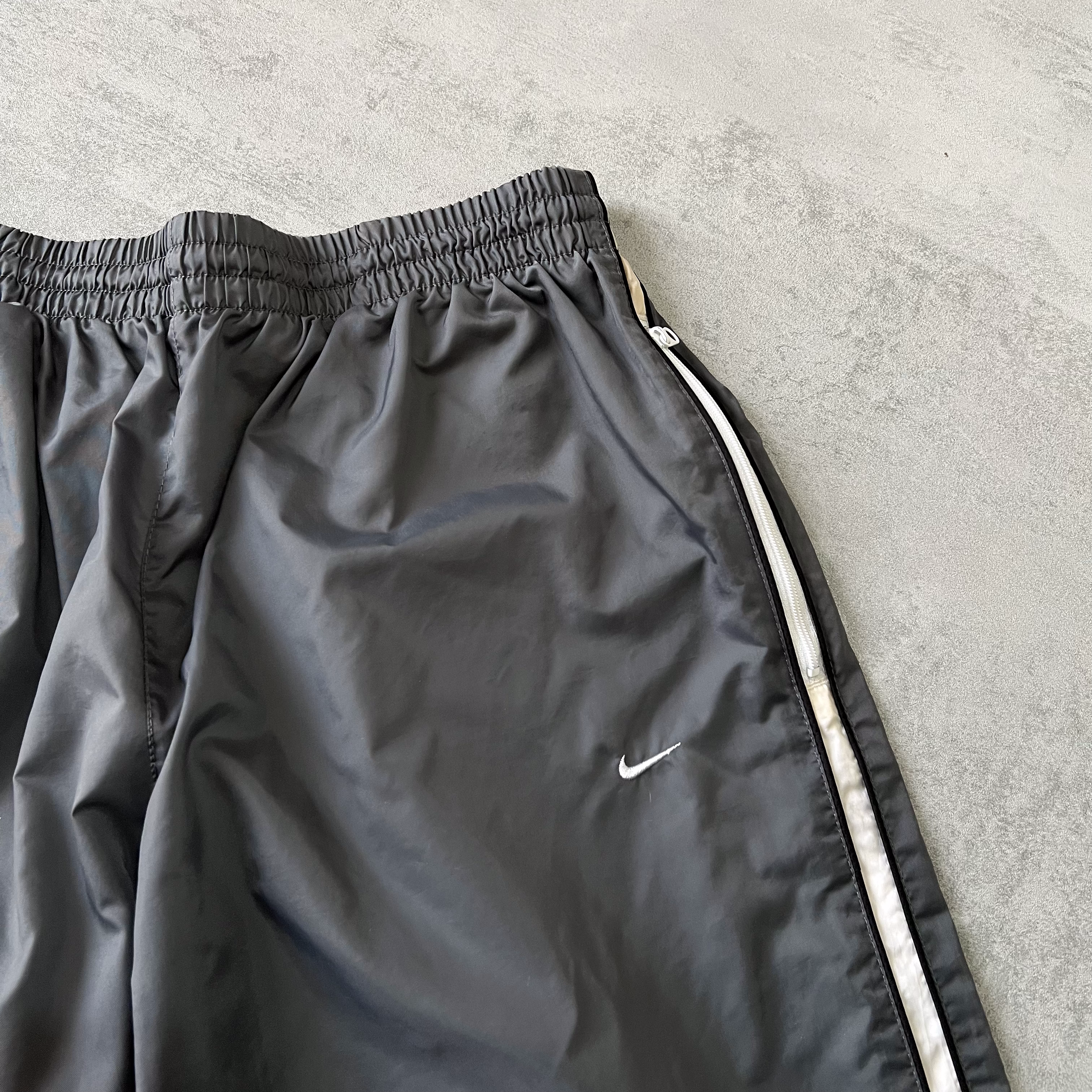 Nike RARE 2000s trackpants (M)