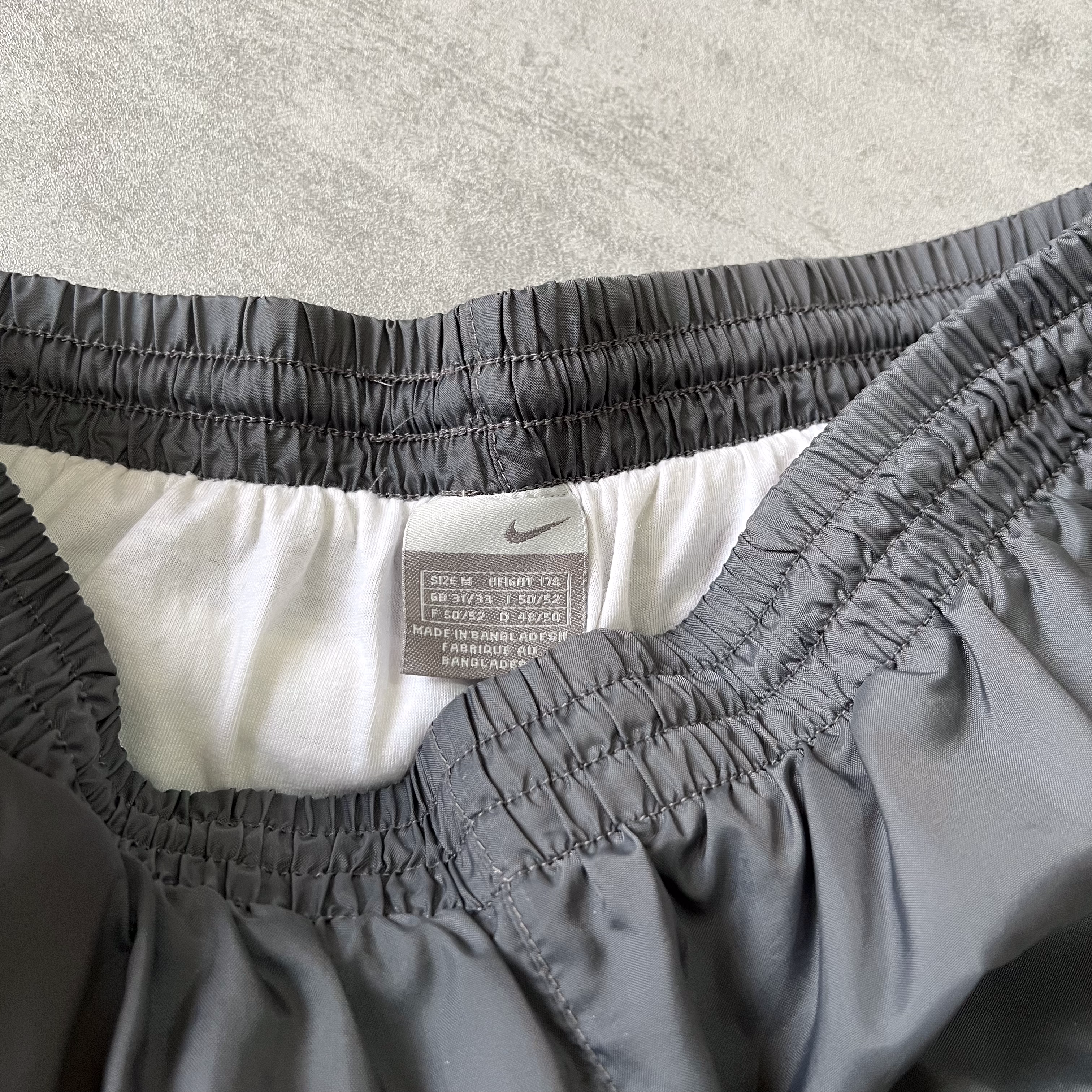 Nike RARE 2000s trackpants (M)