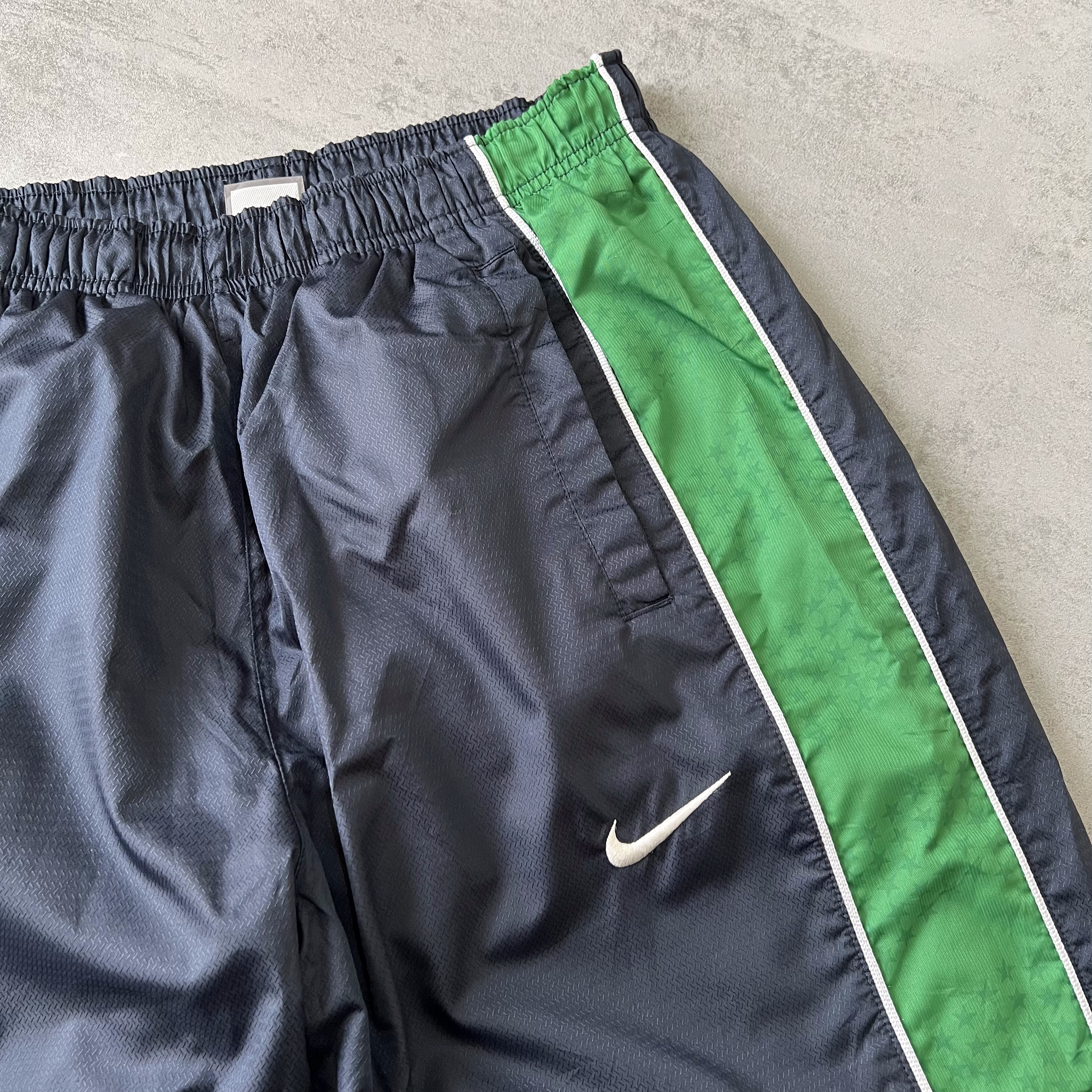 Nike 2000s trackpants (M)