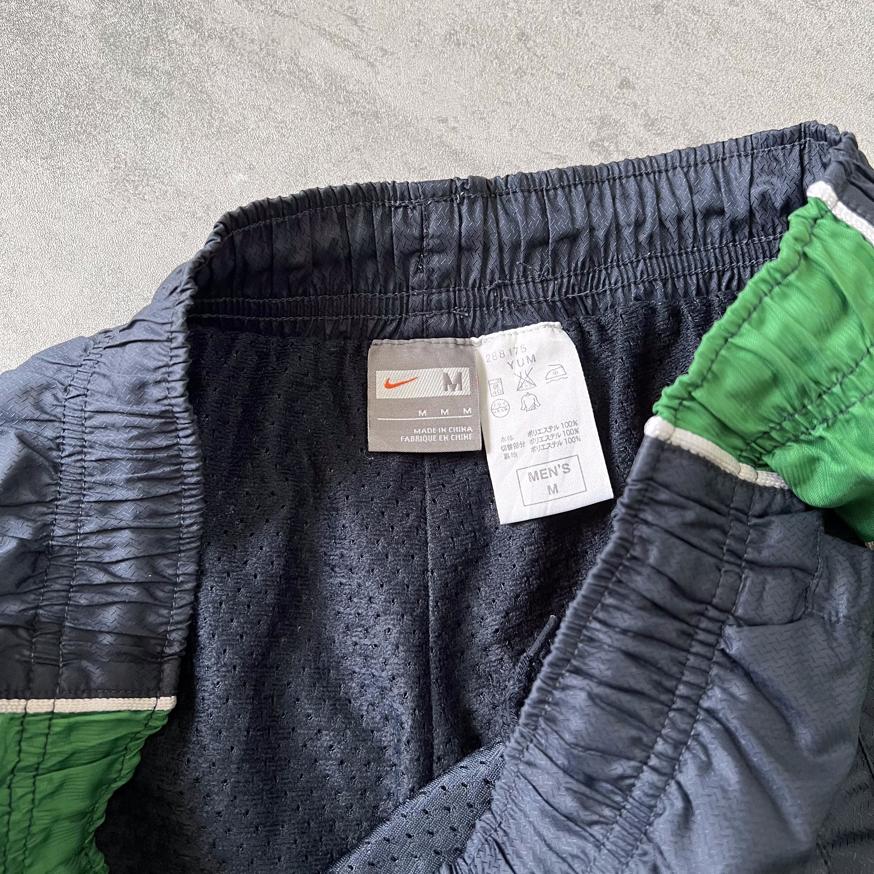 Nike 2000s trackpants (M)