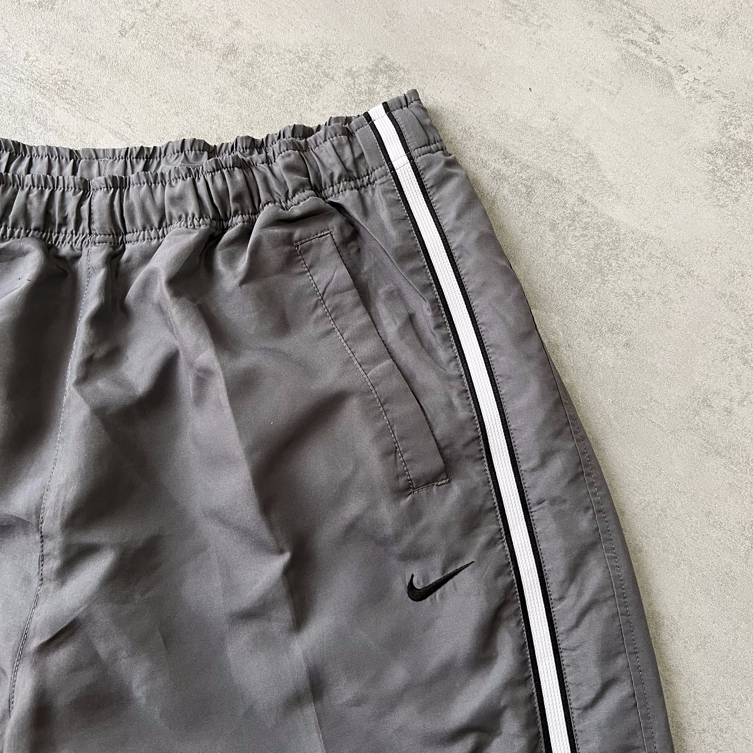 Nike 2000s trackpants (L)