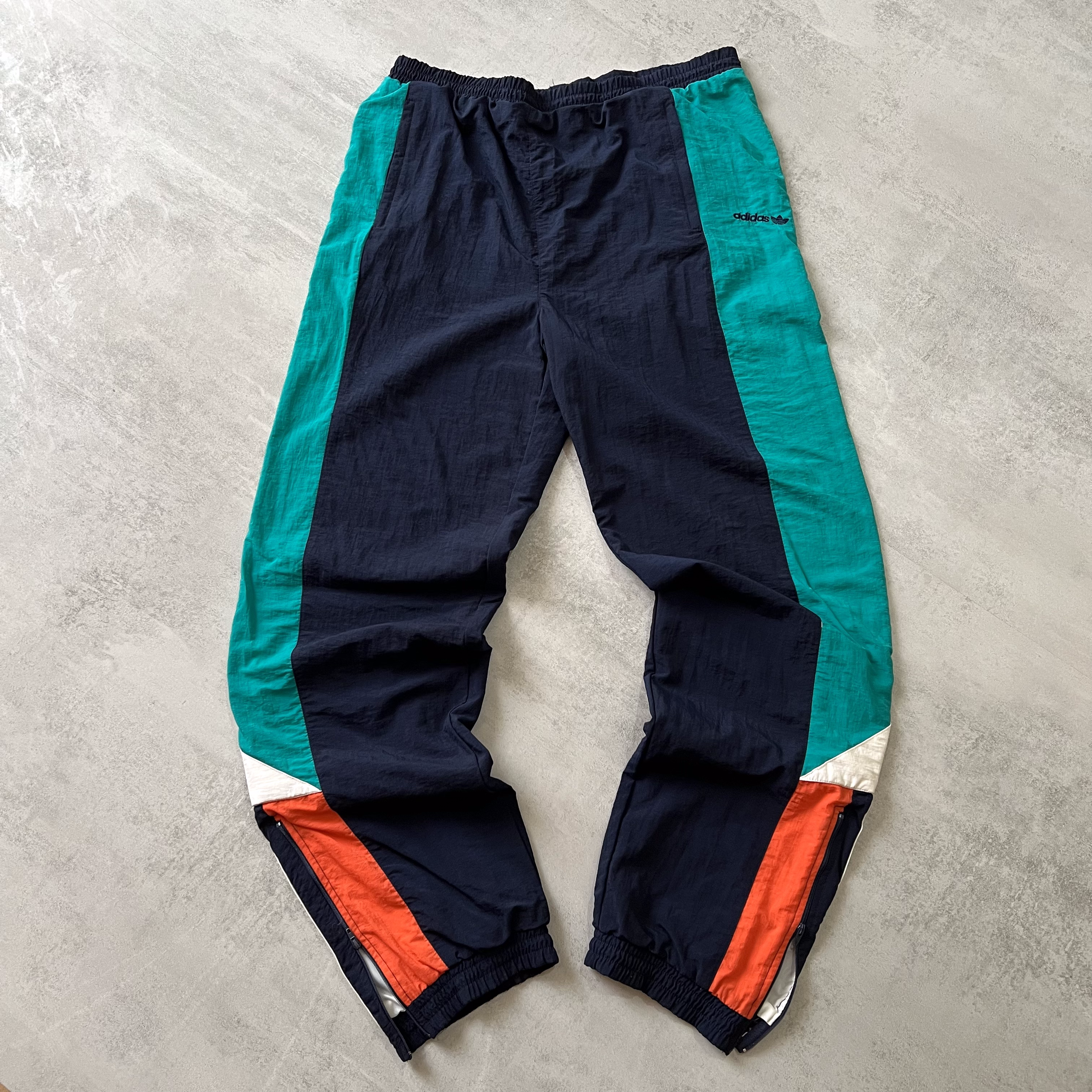 Adidas Rare 2000s trackpants (XL)