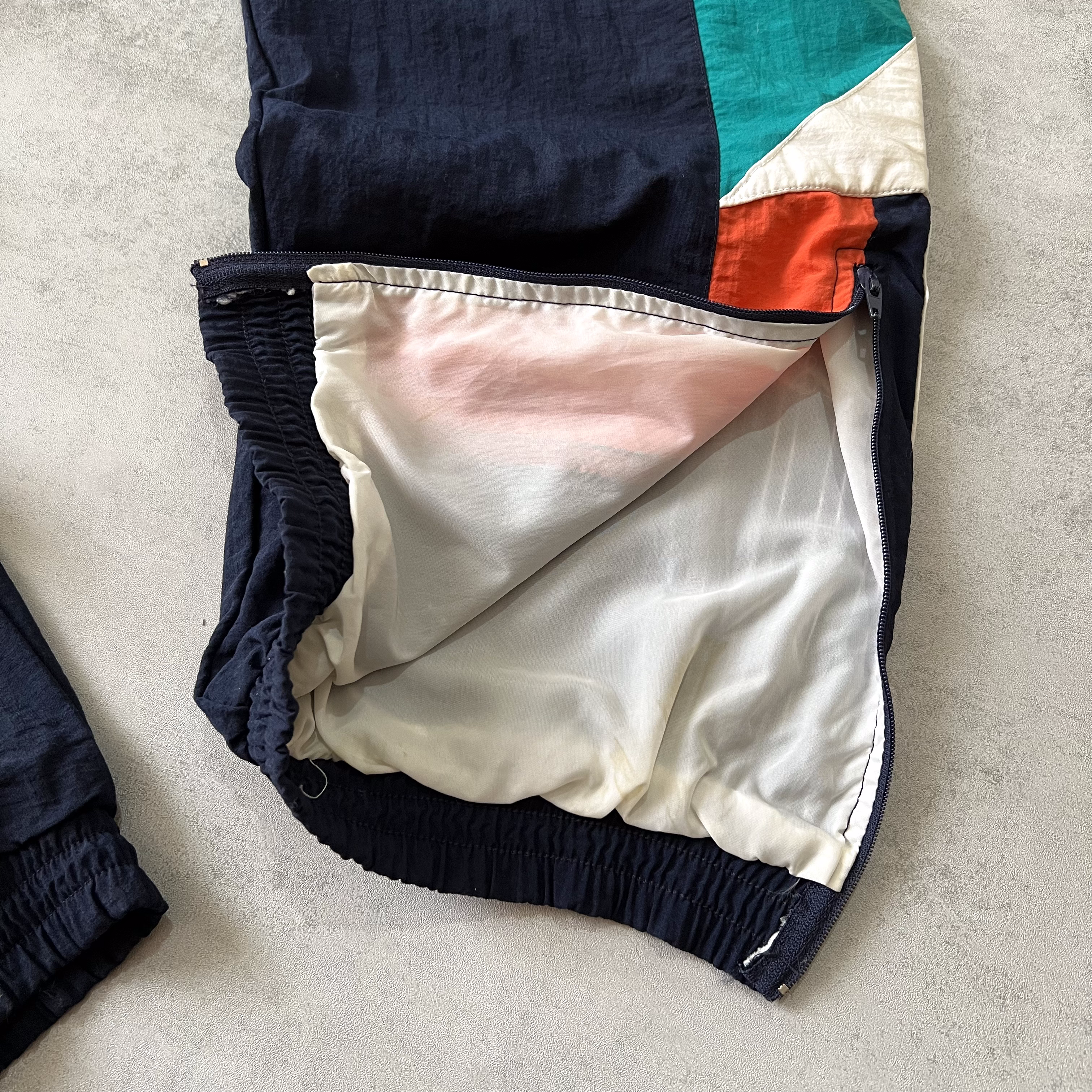 Adidas Rare 2000s trackpants (XL)