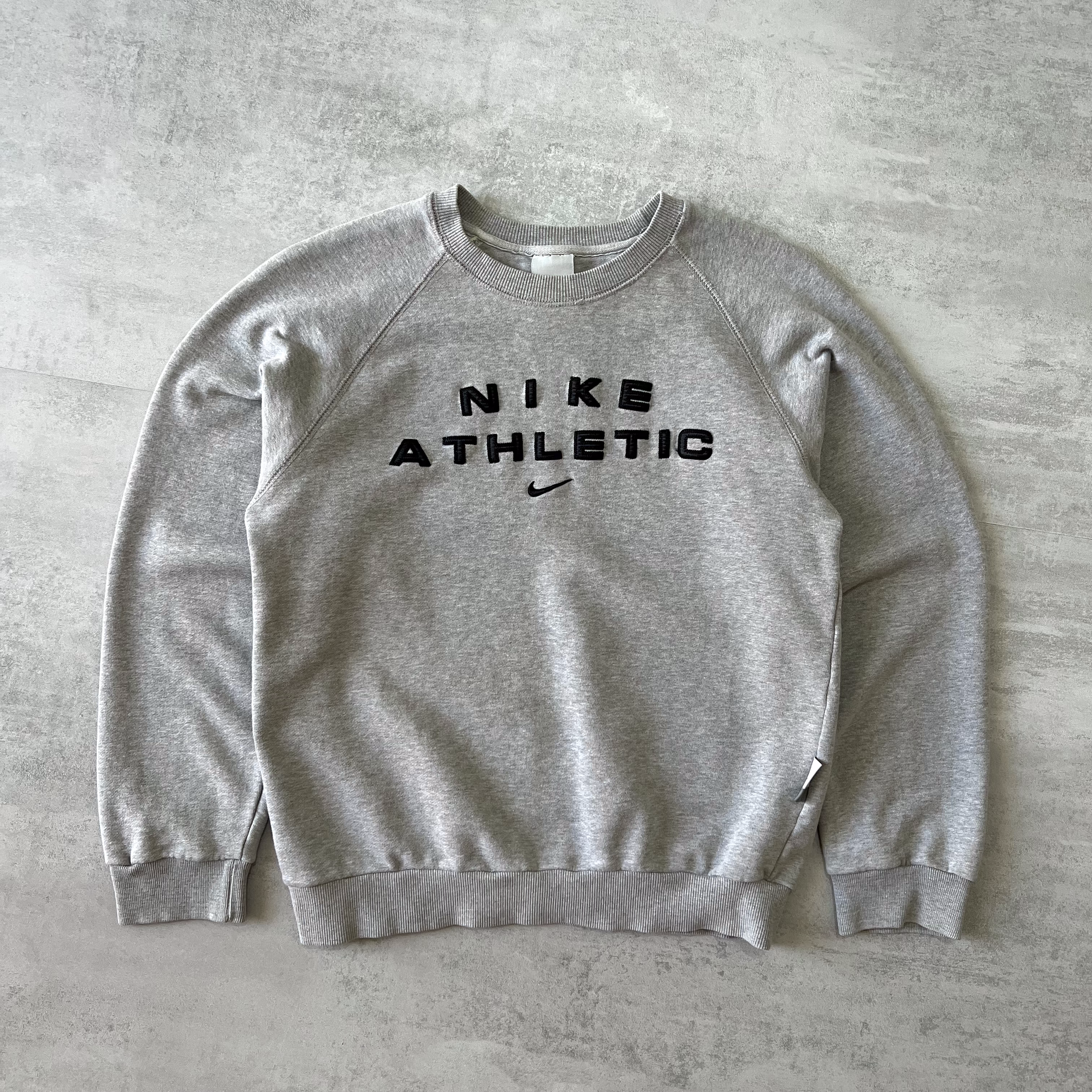 Nike 2000s heavyweight emboredired sweatshirt (M)