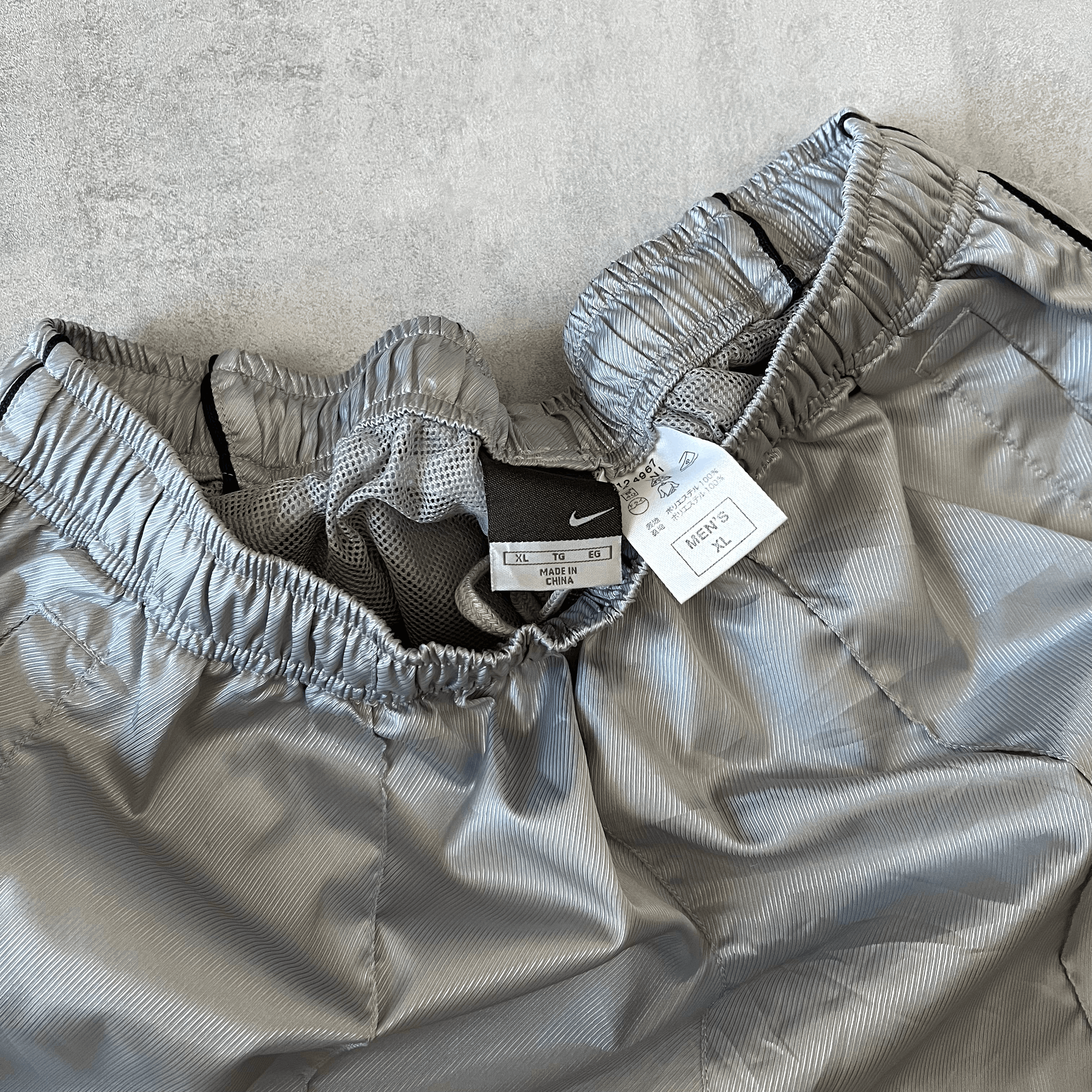 Nike 2000s trackpants (XL)