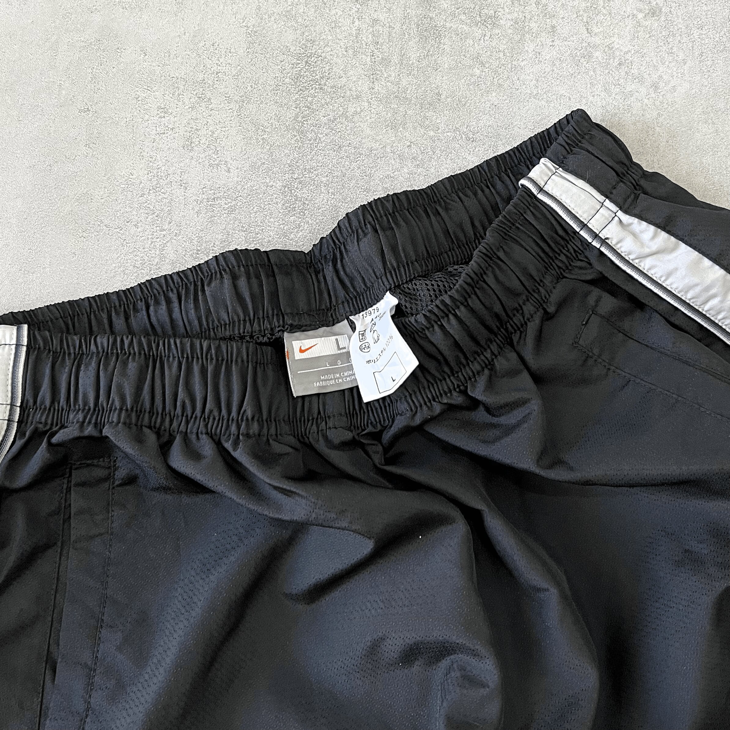 Nike 2000s trackpants (L)