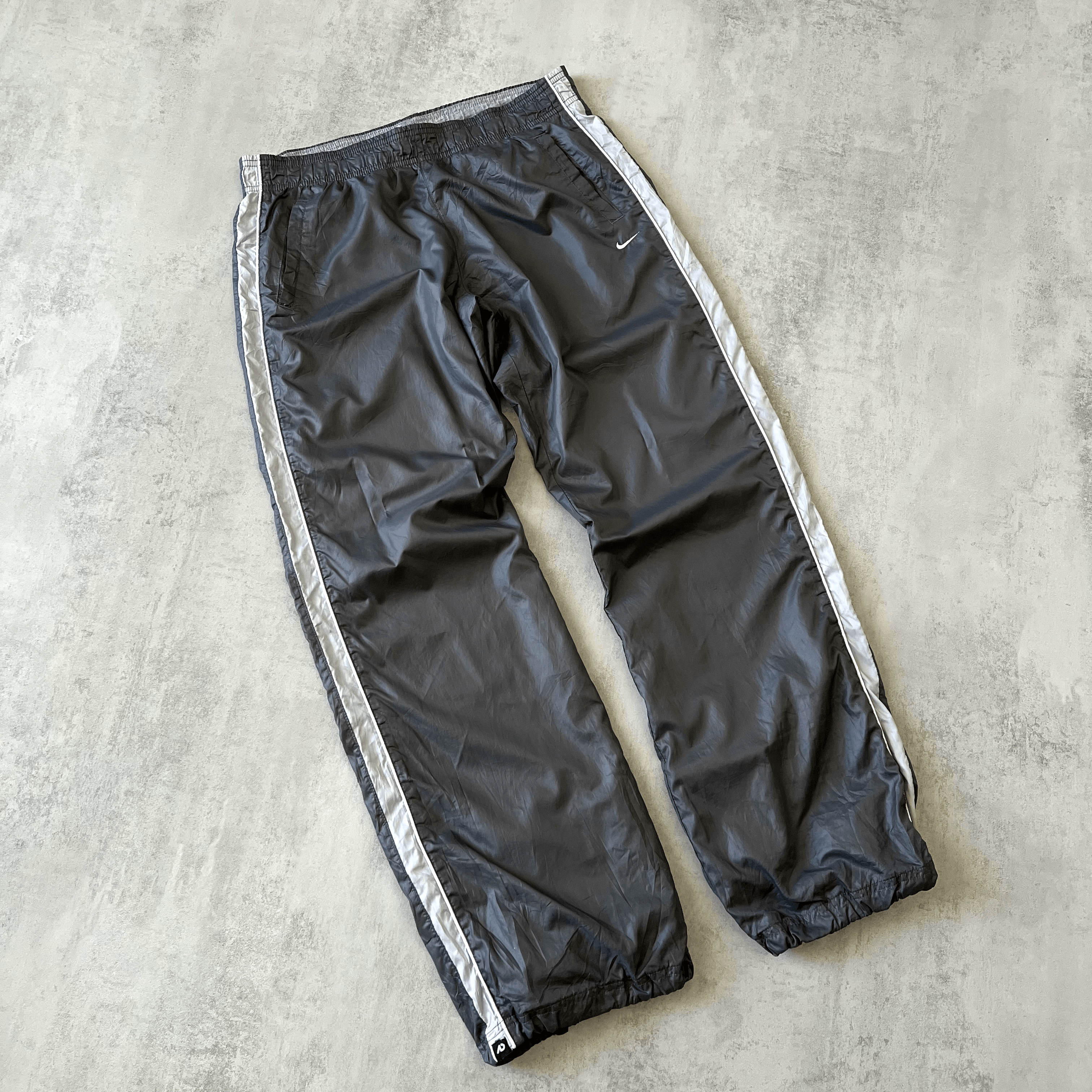 Nike 2000s trackpants (M)