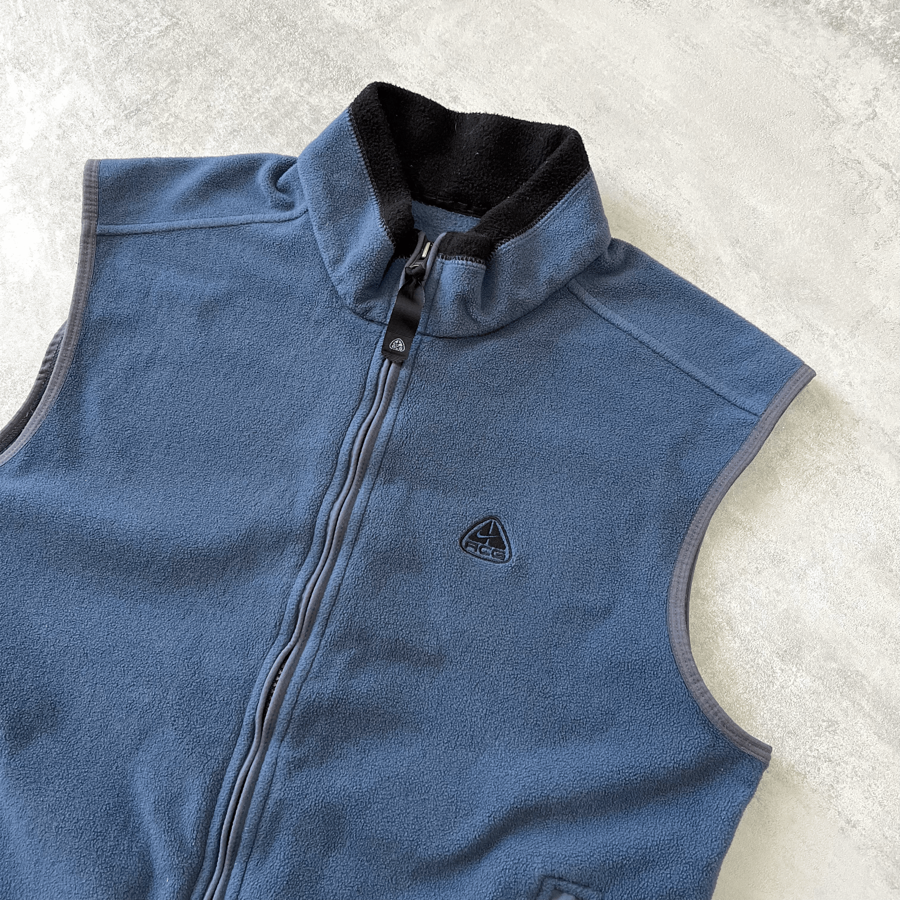 Nike ACG RARE 1990s heavyweight embroidered vest (L)