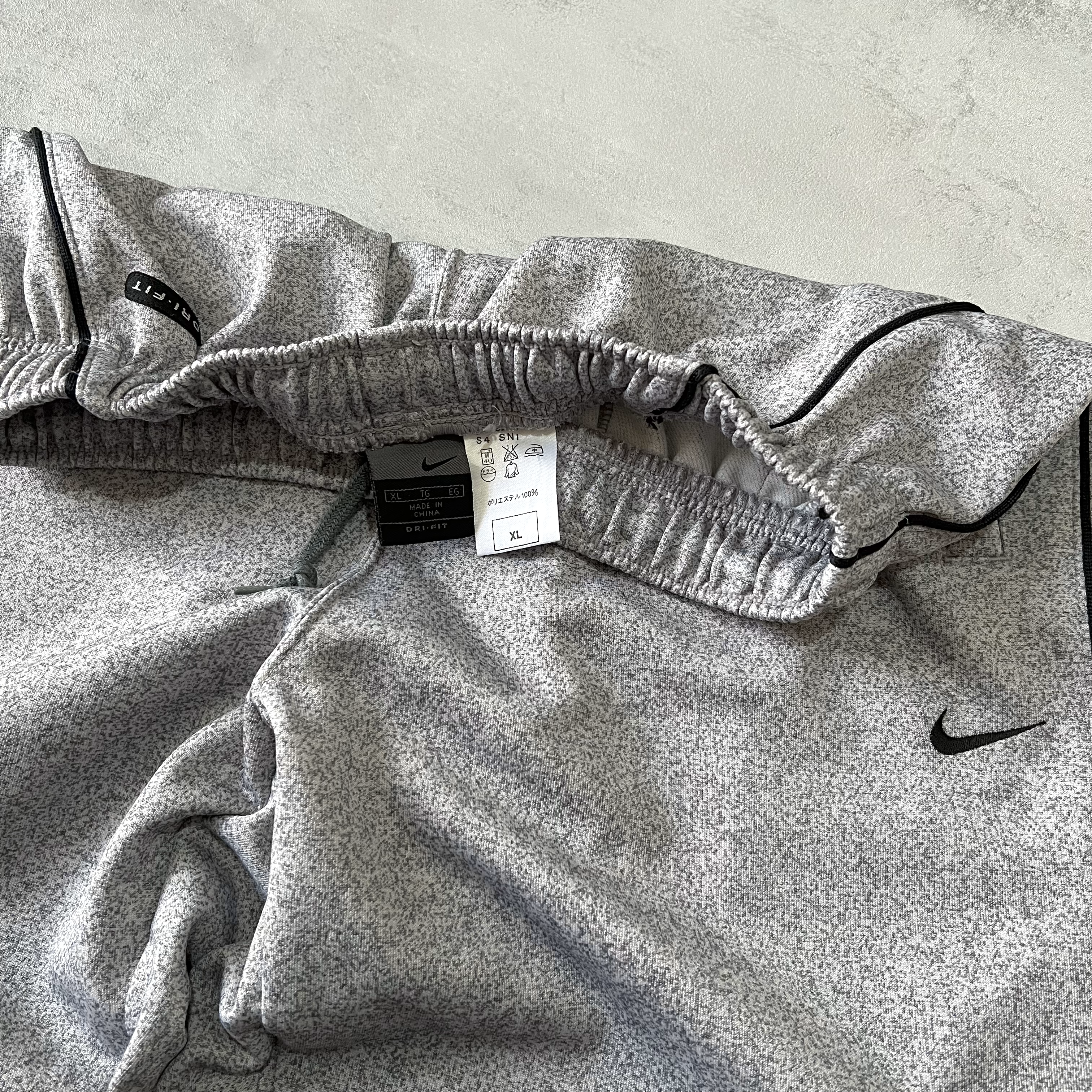 Nike 2000s joggers (L)