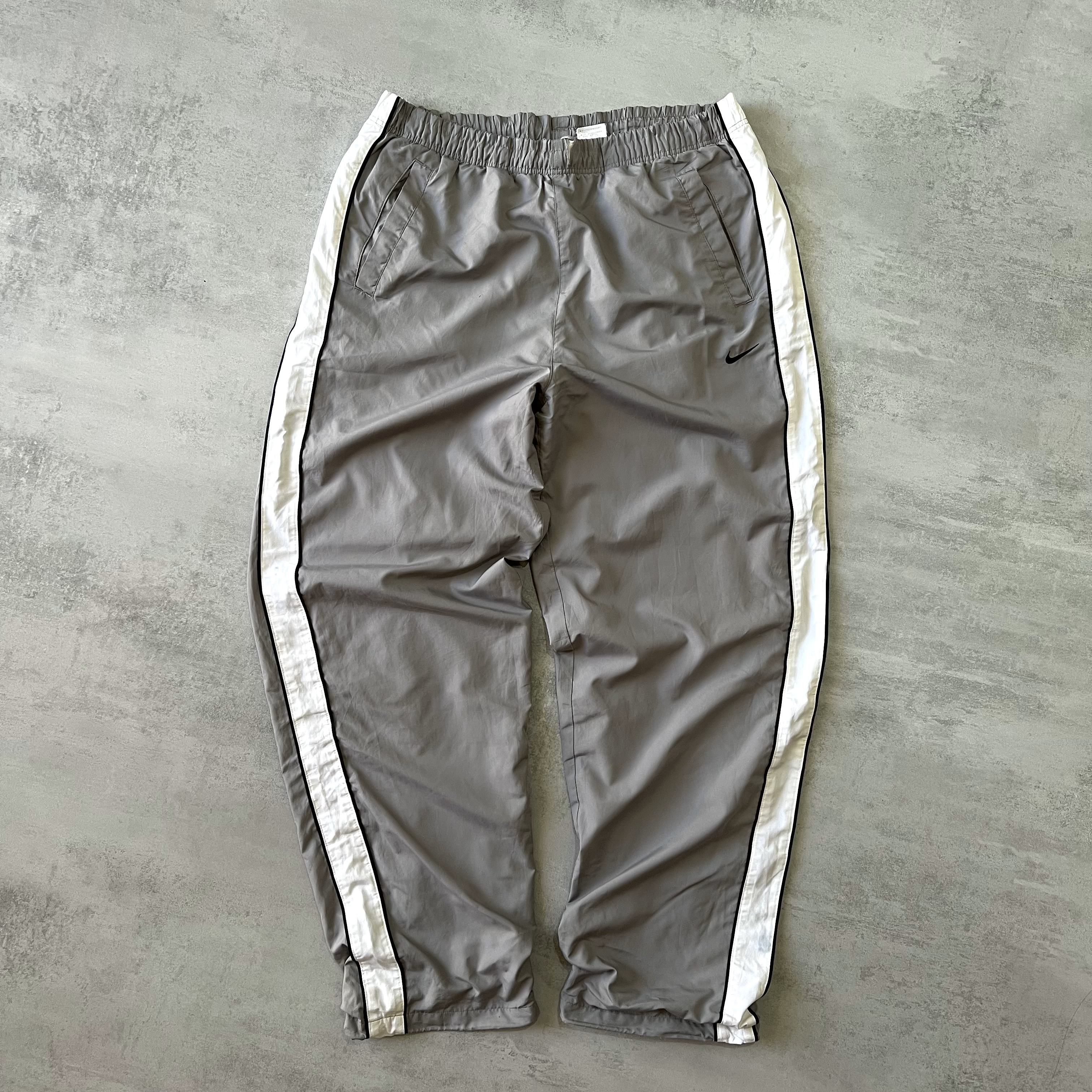 Nike RARE 2000s trackpants (L)