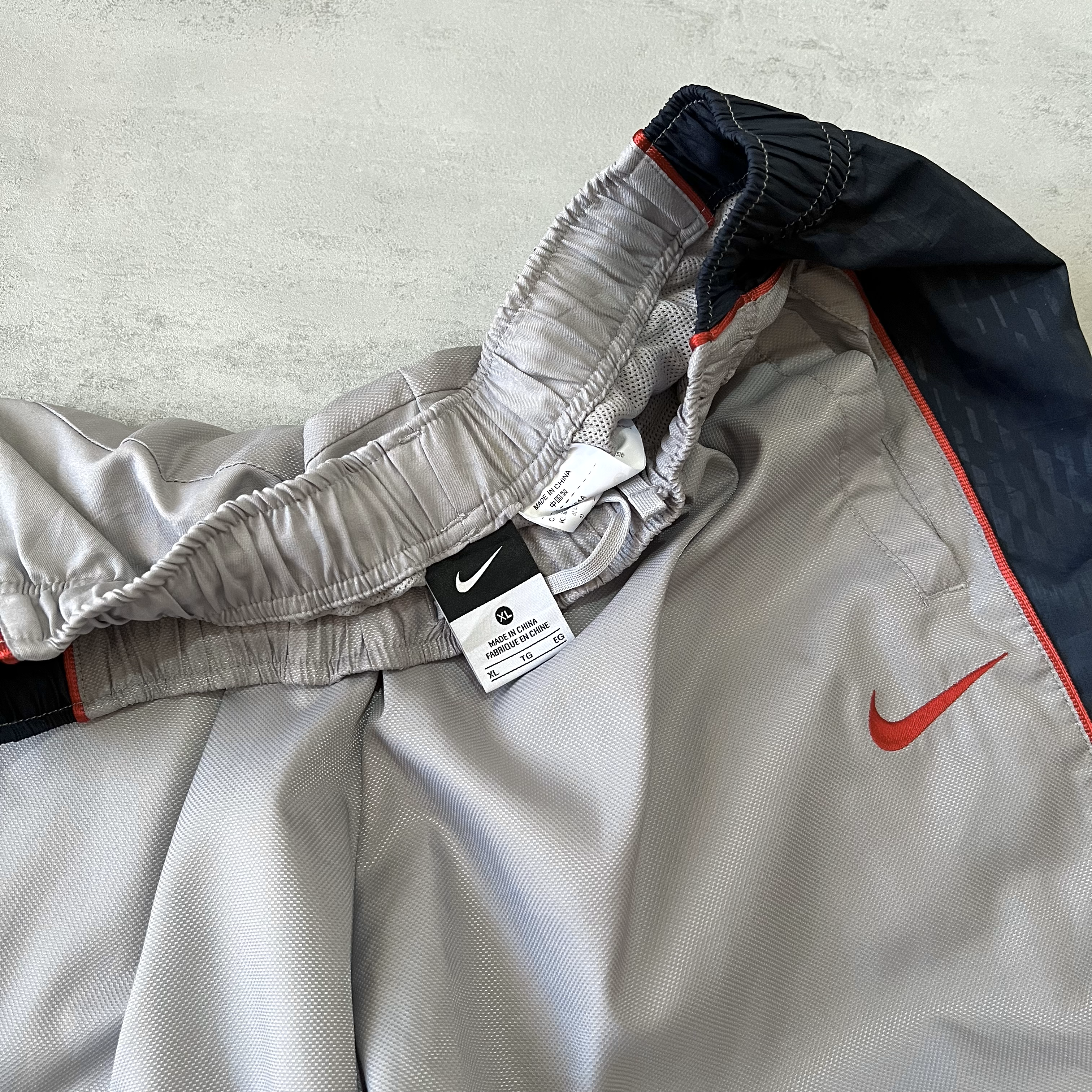 Nike RARE 2000s trackpants (XL)