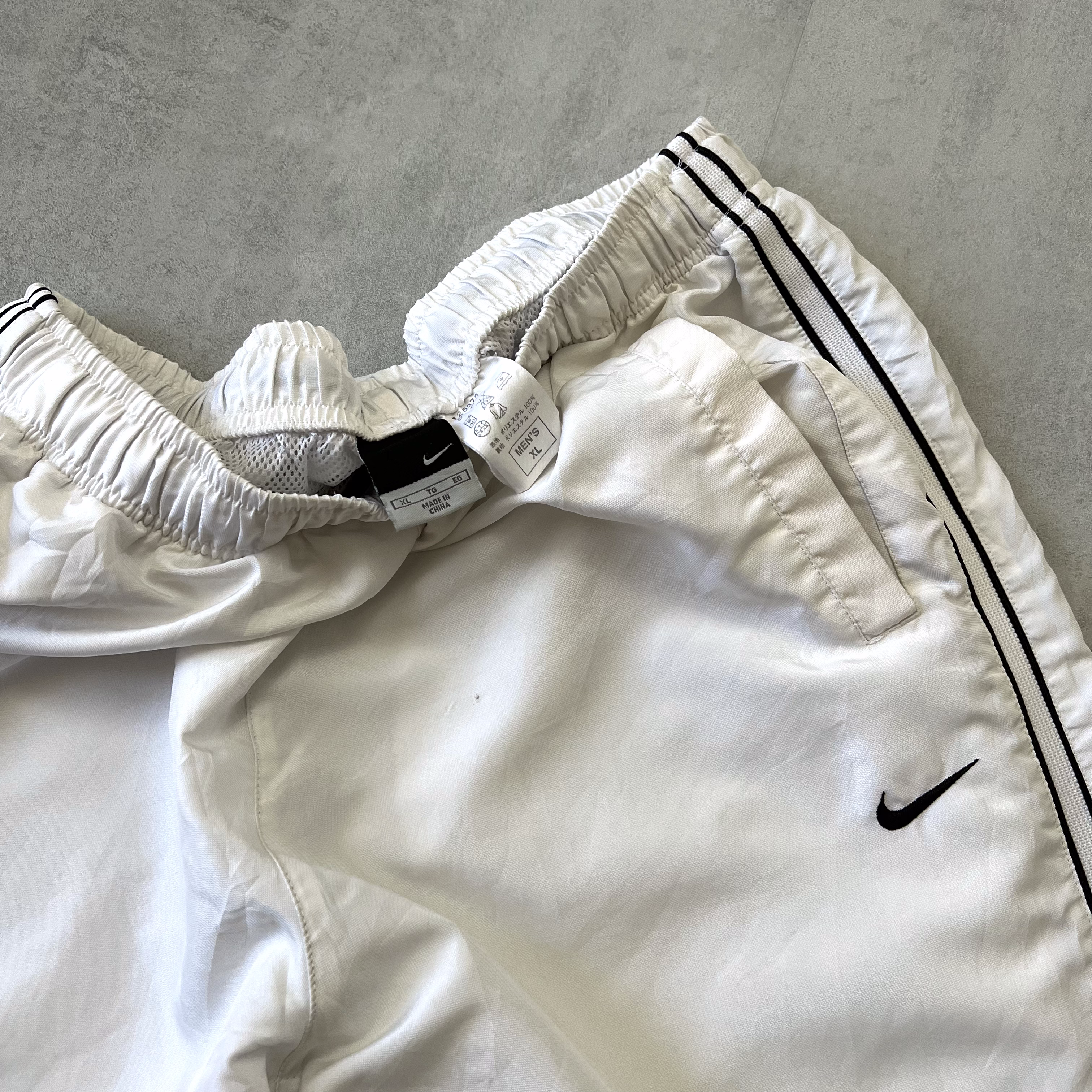 Nike RARE 2000s trackpants (L)