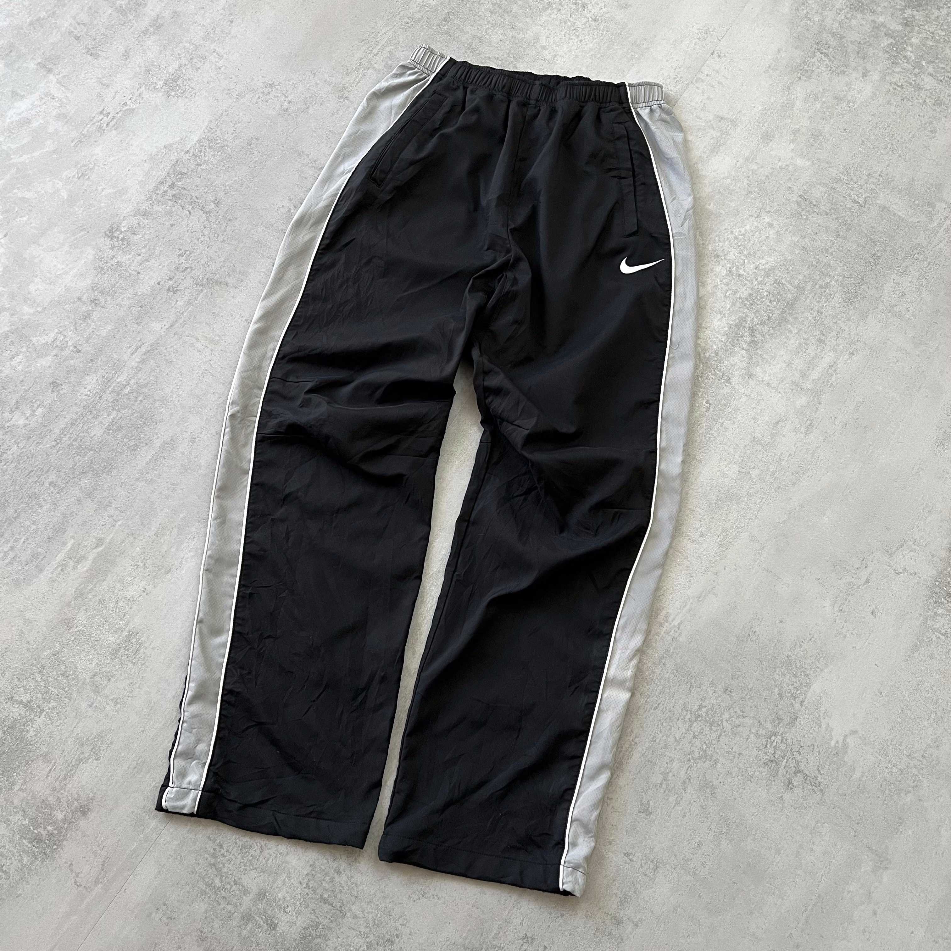 Nike RARE 2000s trackpants (M)