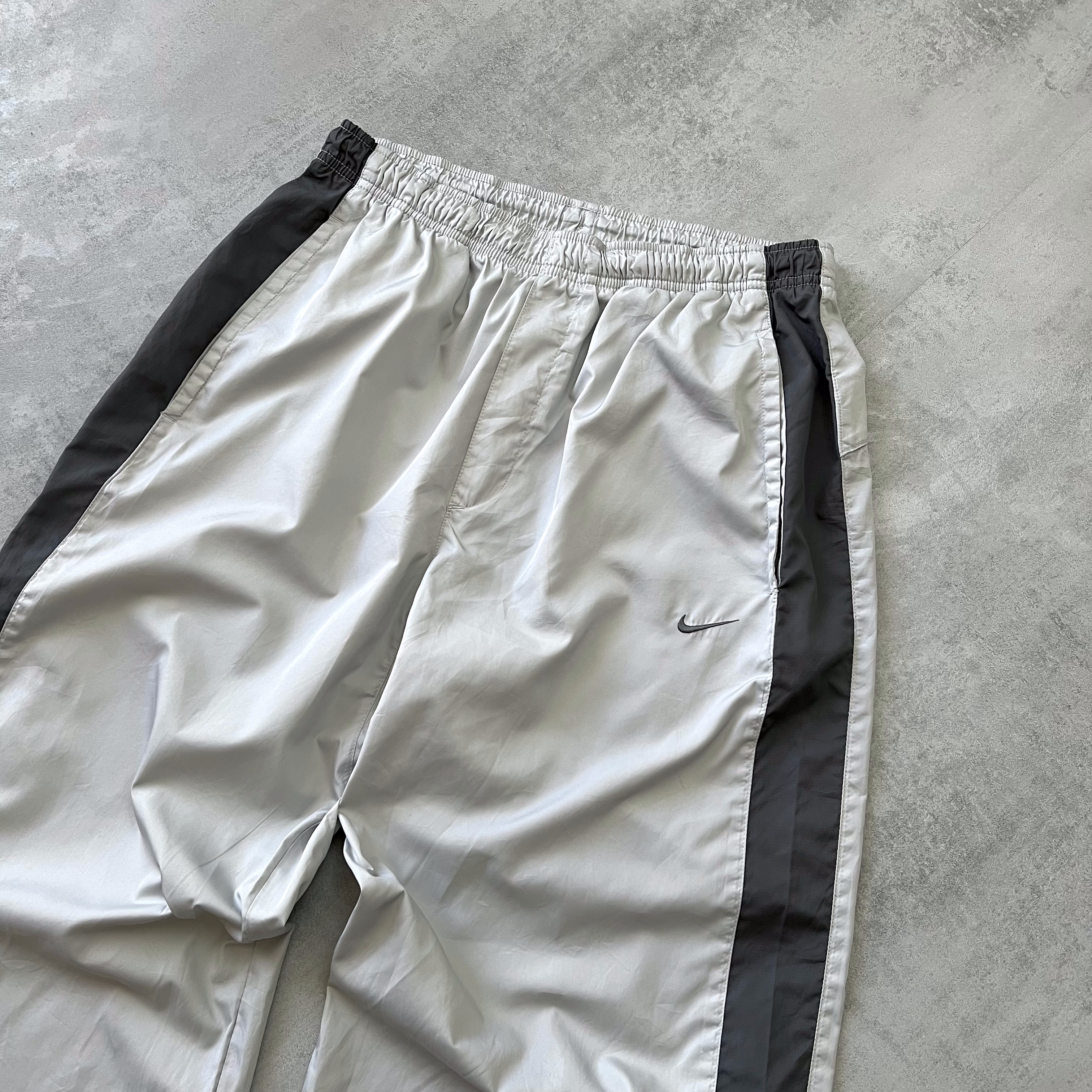 Nike RARE 2000s trackpants (M)