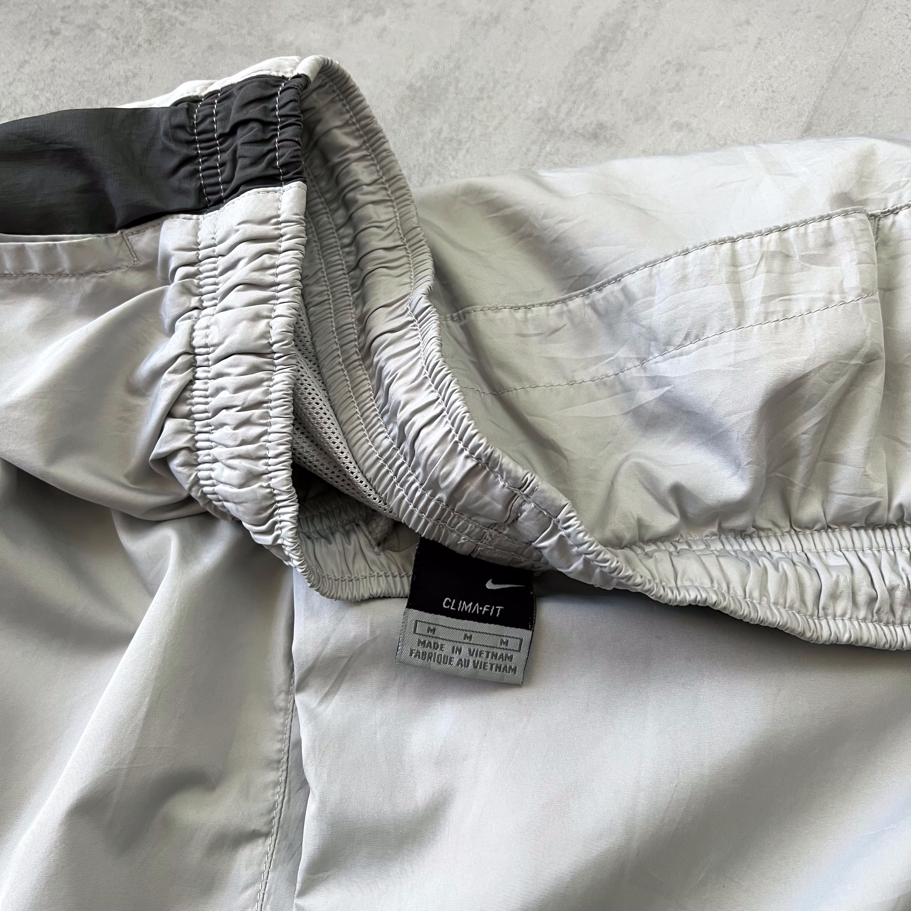 Nike RARE 2000s trackpants (M)
