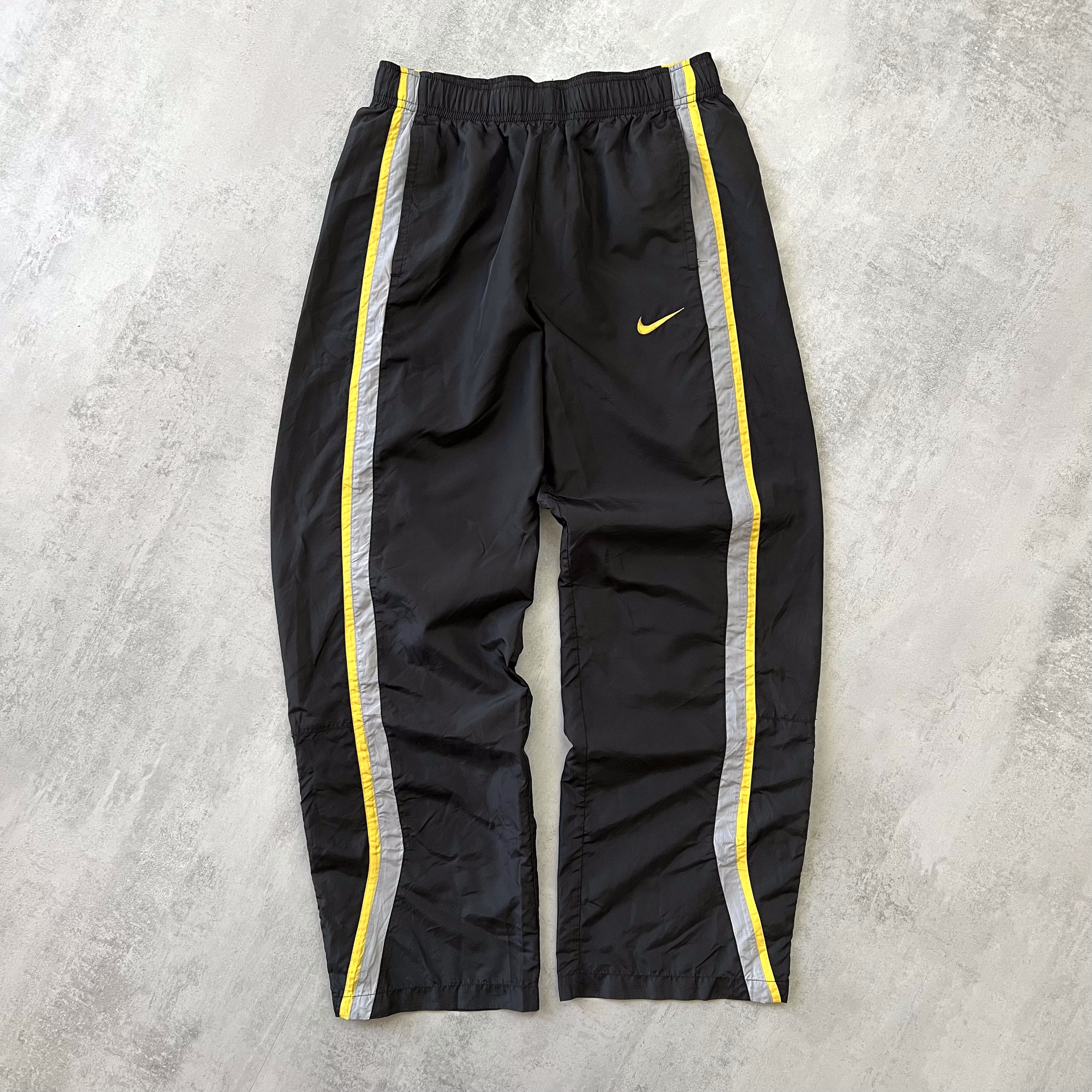 Nike RARE 2000s trackpants (L)