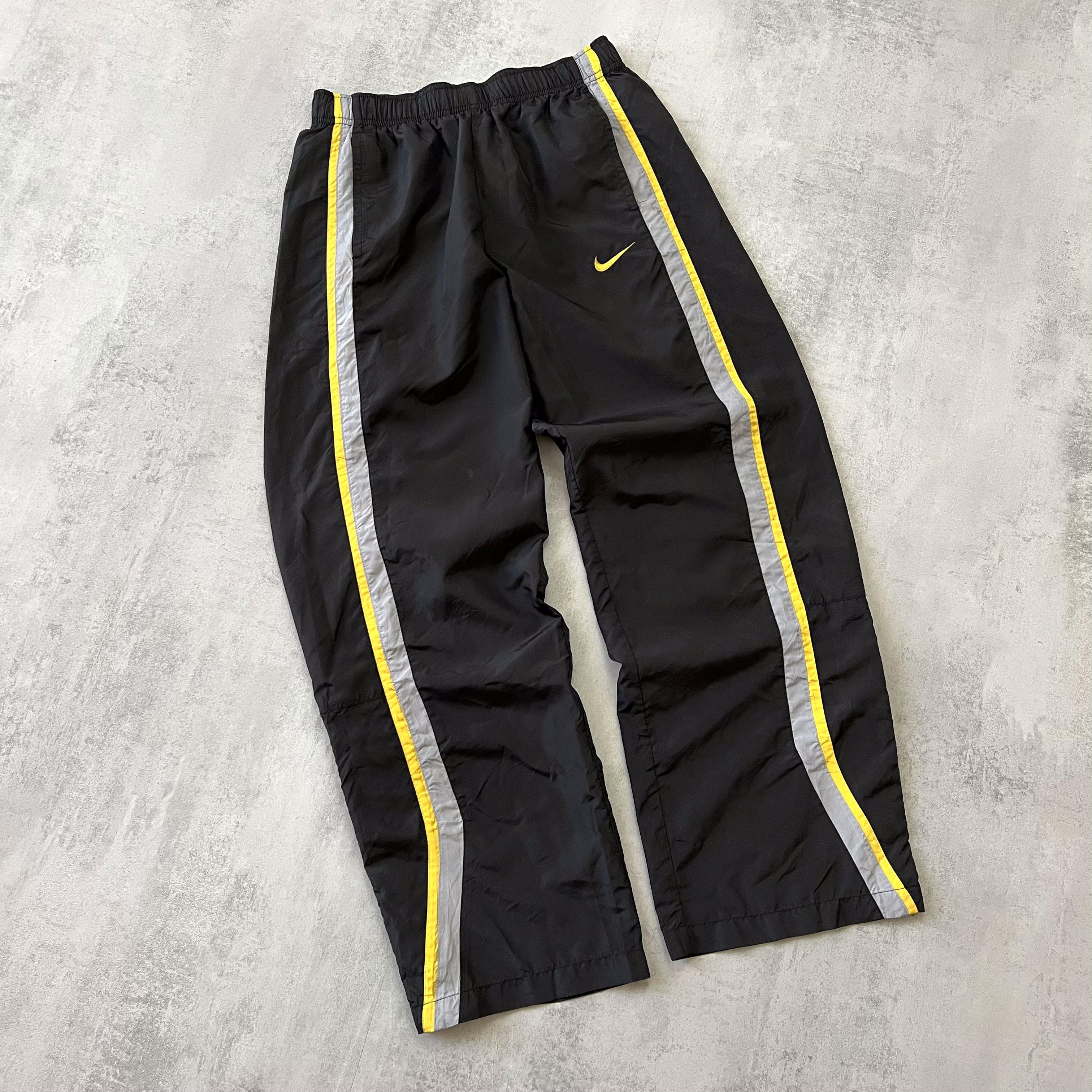 Nike RARE 2000s trackpants (L)