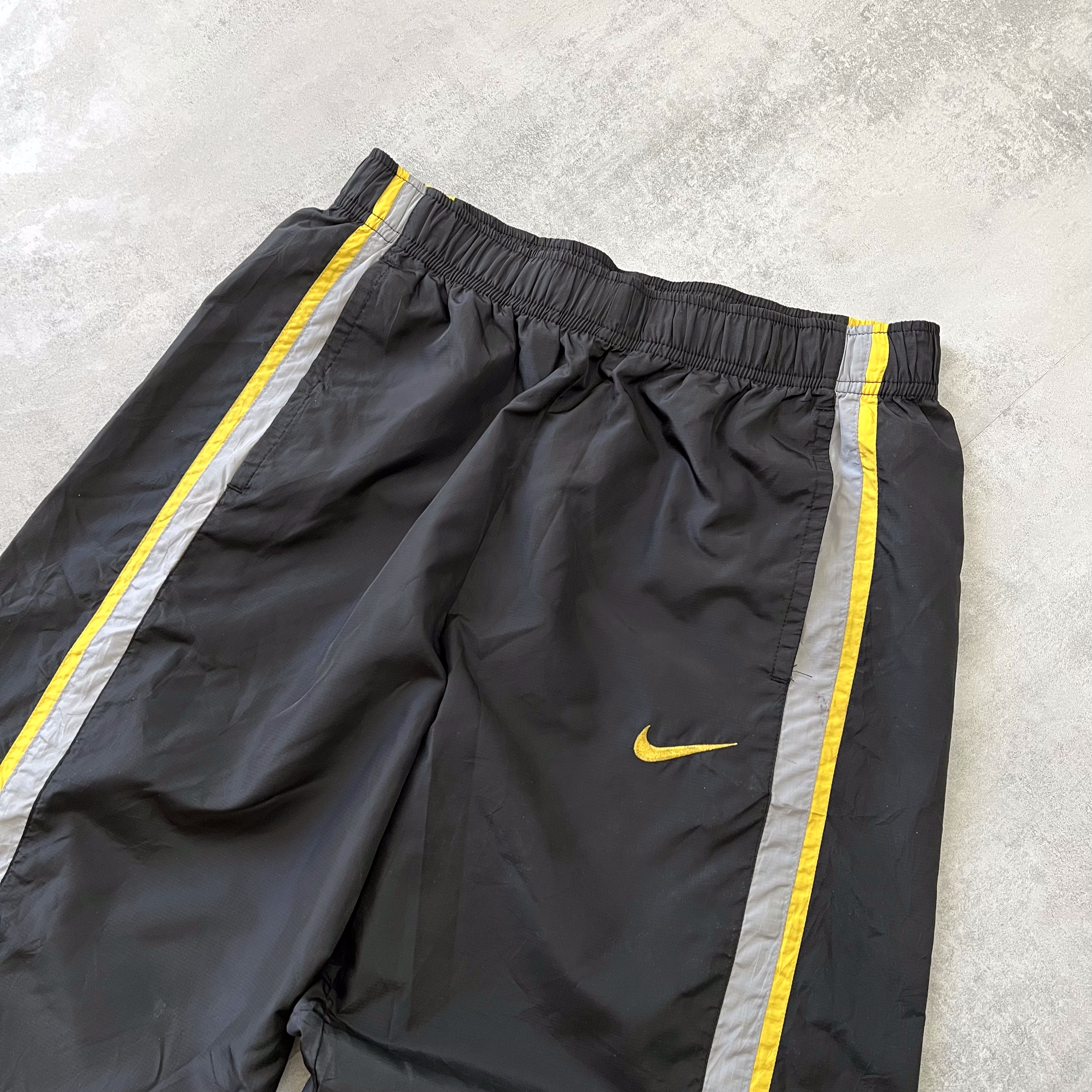 Nike RARE 2000s trackpants (L)