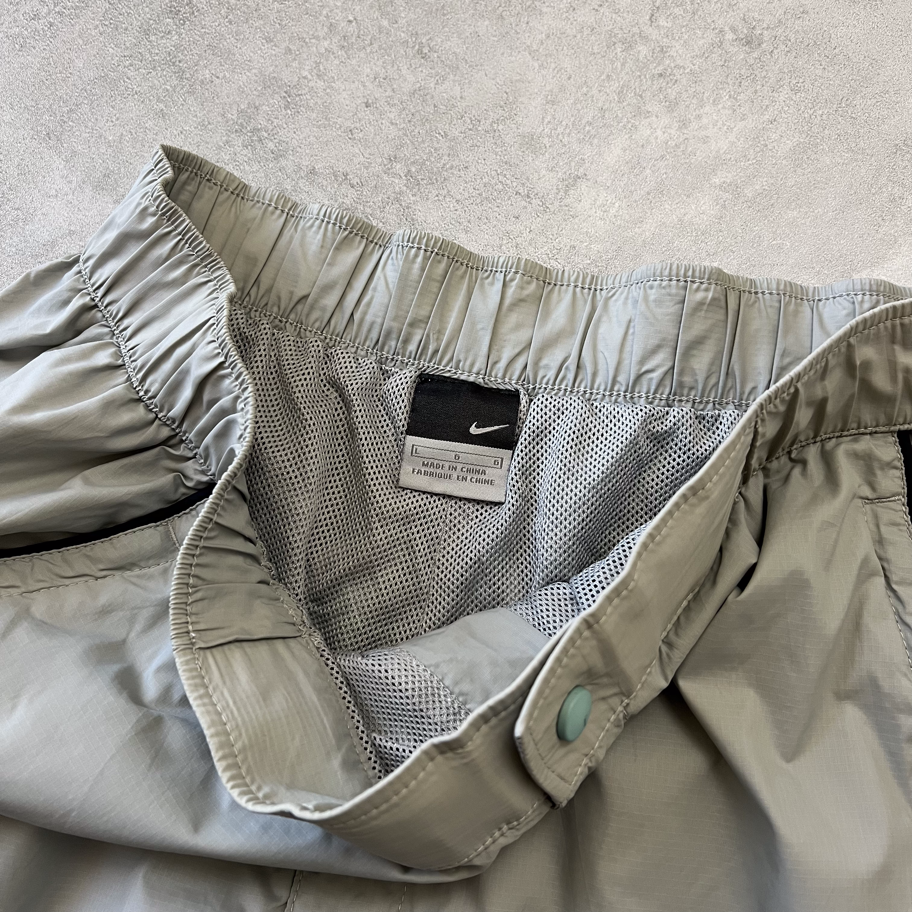 Nike 2000s trackpants (L)
