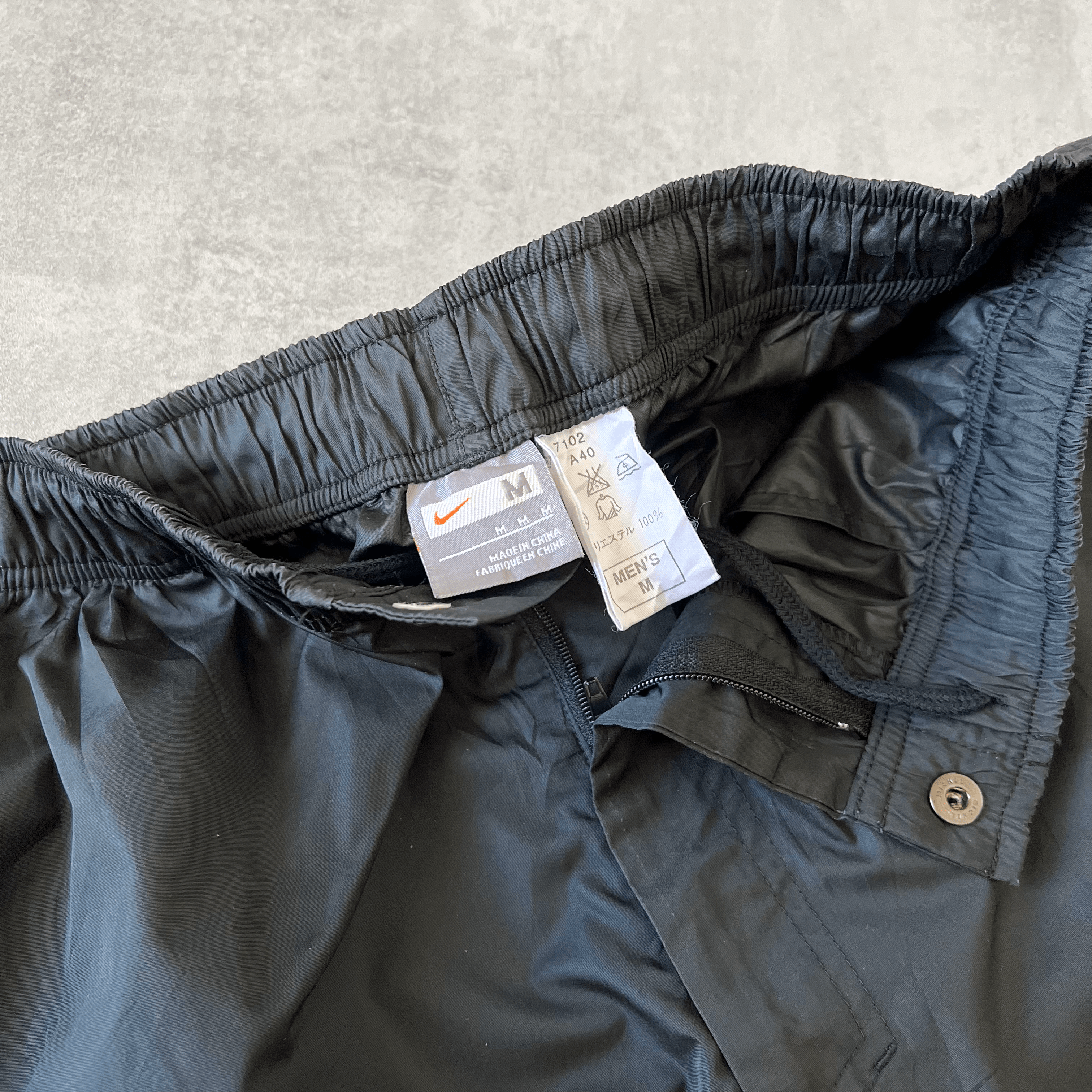 Nike 2000s trackpants (M)