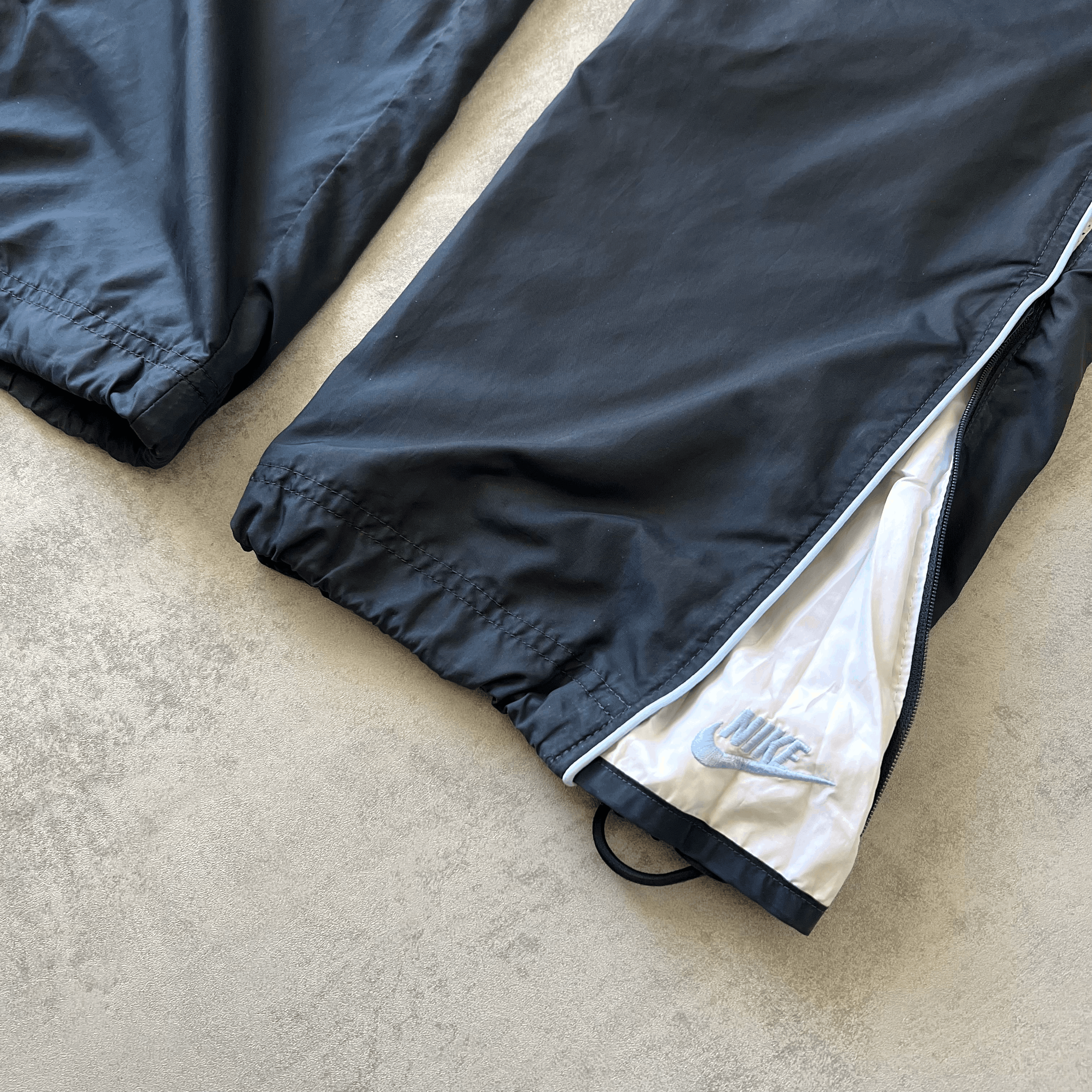 Nike RARE 2000s double swoosh trackpants (M)