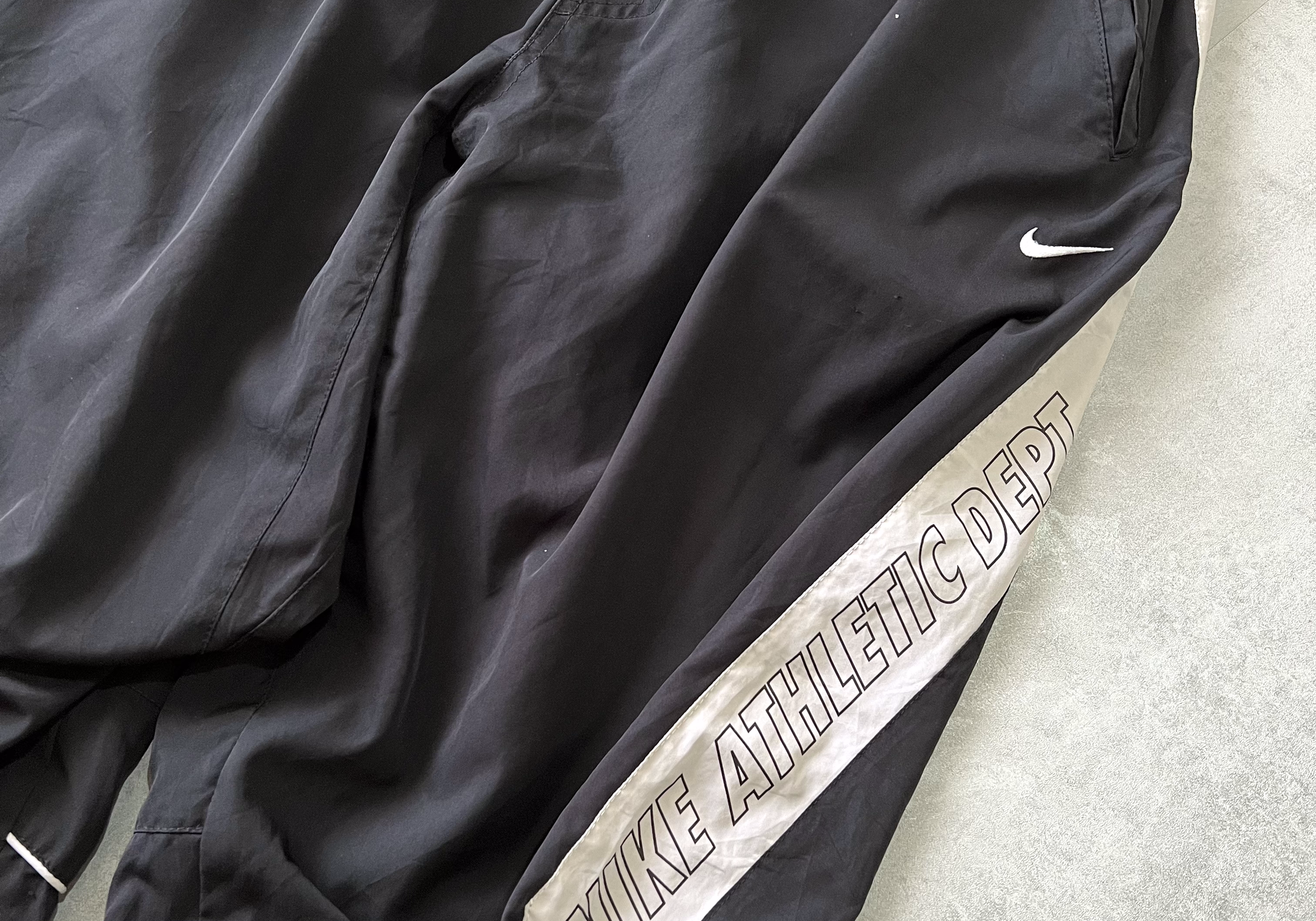 Nike 2000s trackpants (XL)