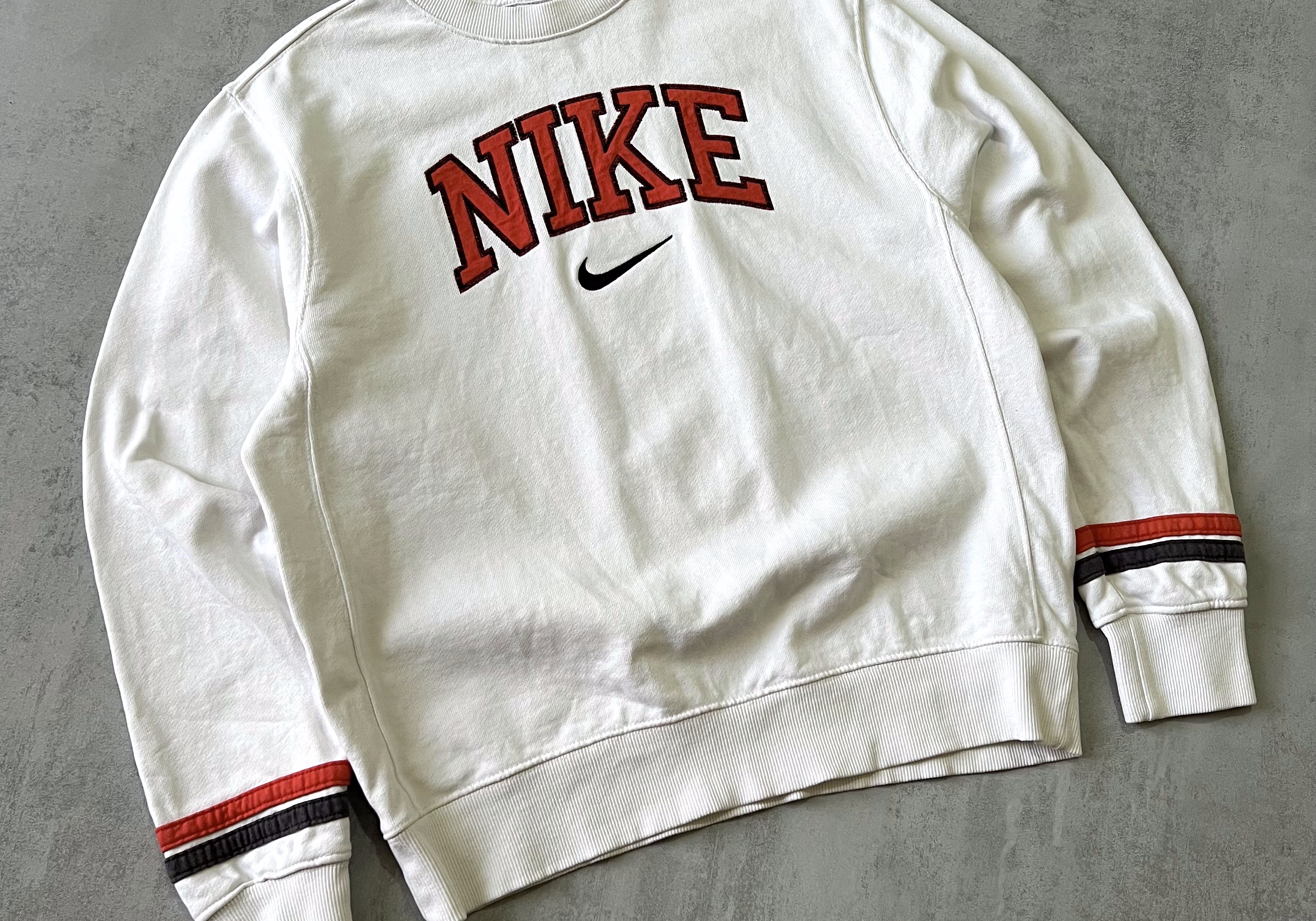 Nike 2000s embroidered sweatshirt (S)